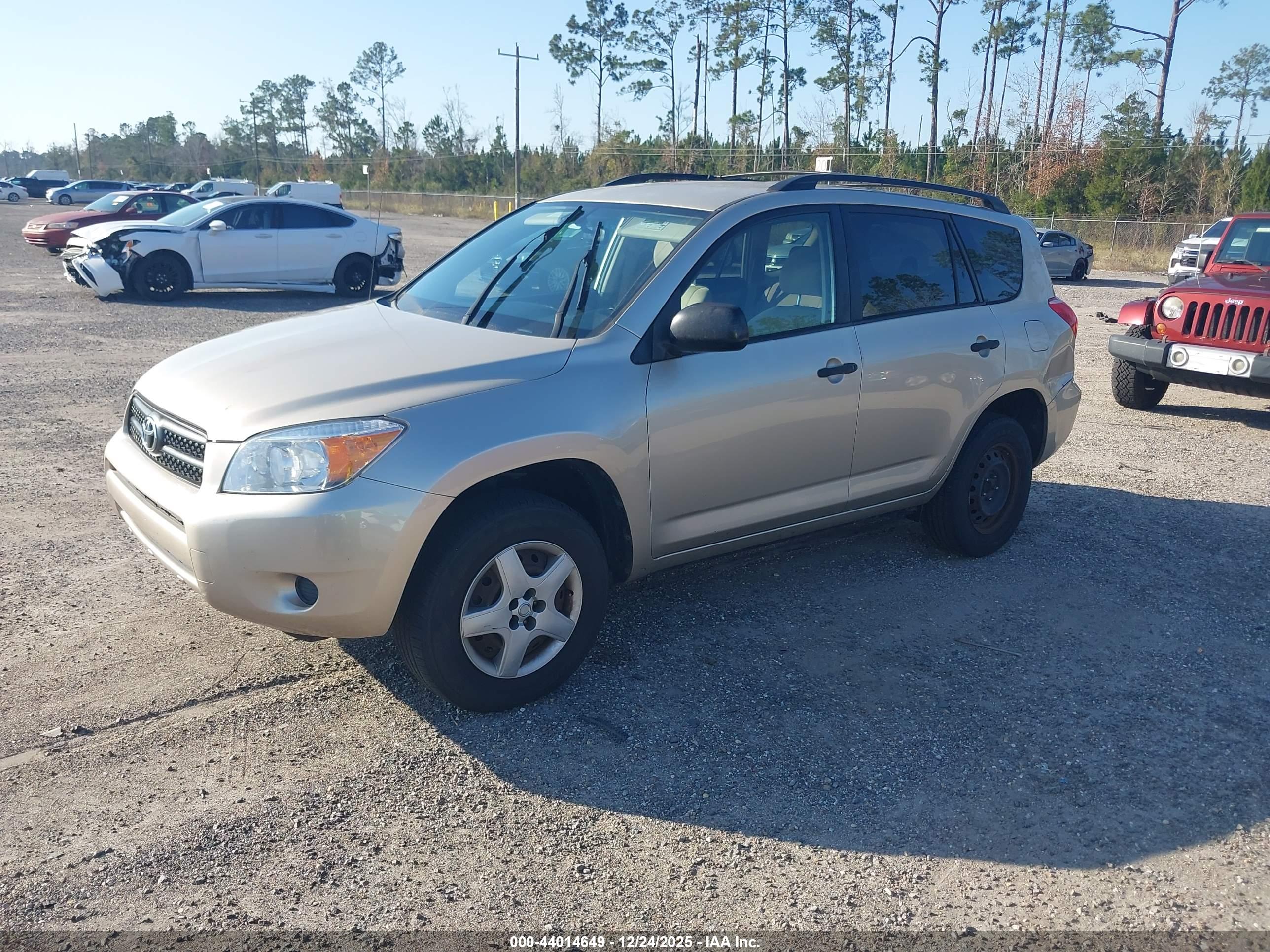 TOYOTA RAV4 image 2