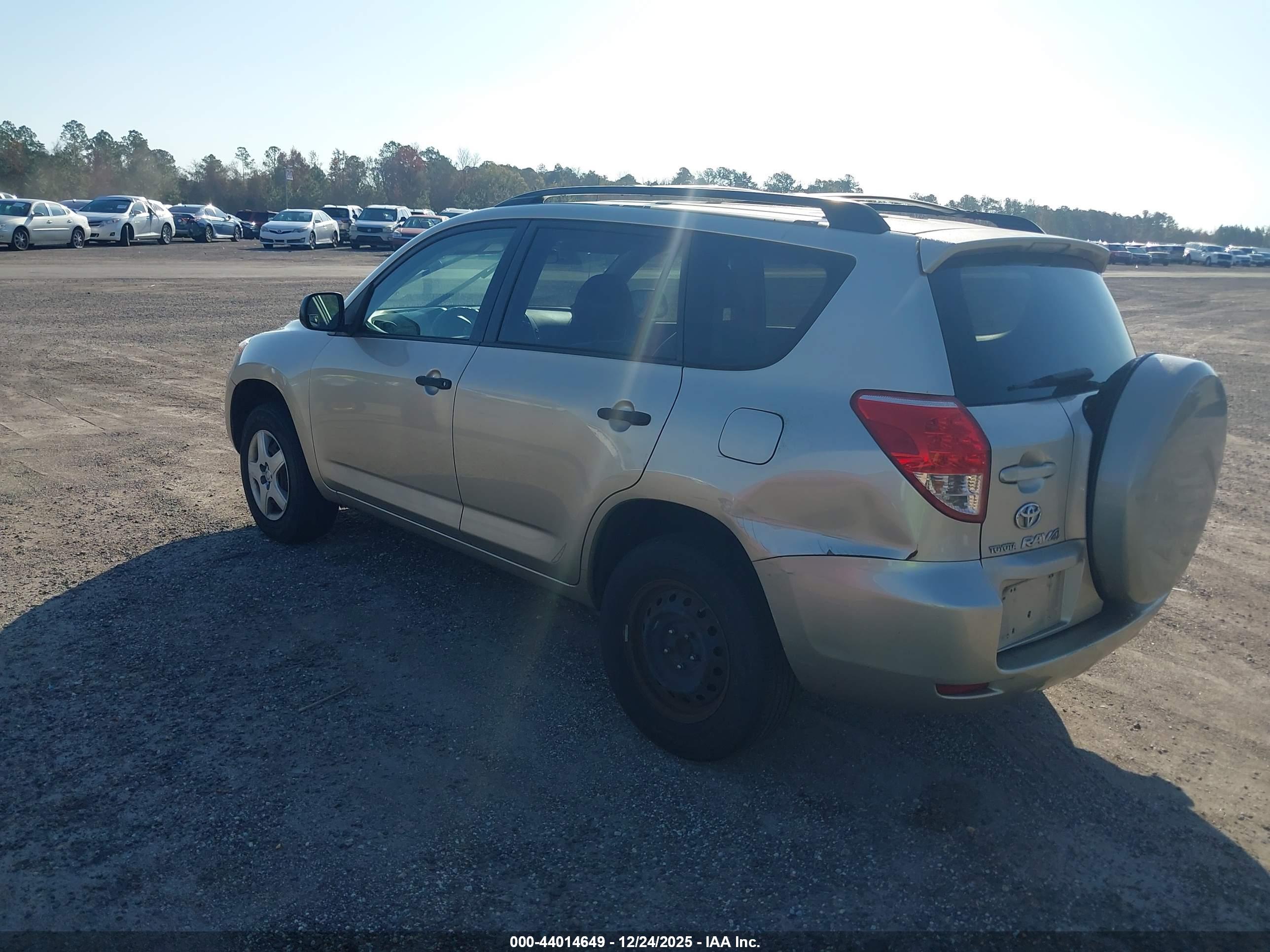 TOYOTA RAV4 image 3