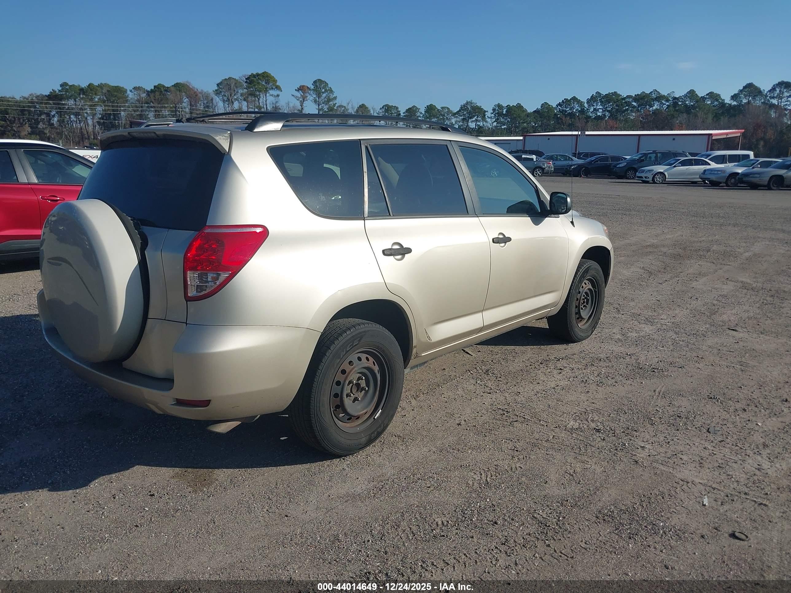 TOYOTA RAV4 image 4