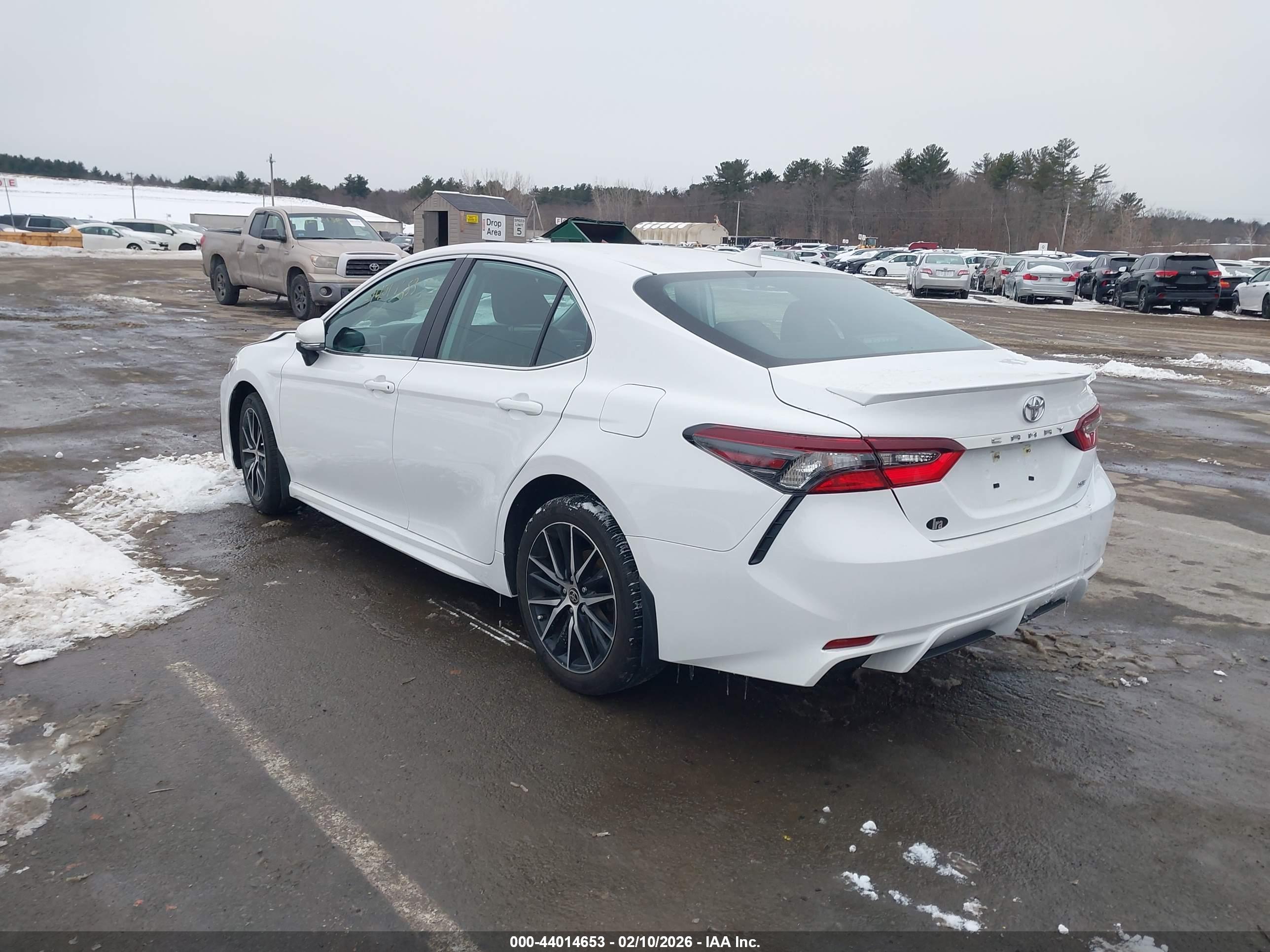 TOYOTA CAMRY image 3