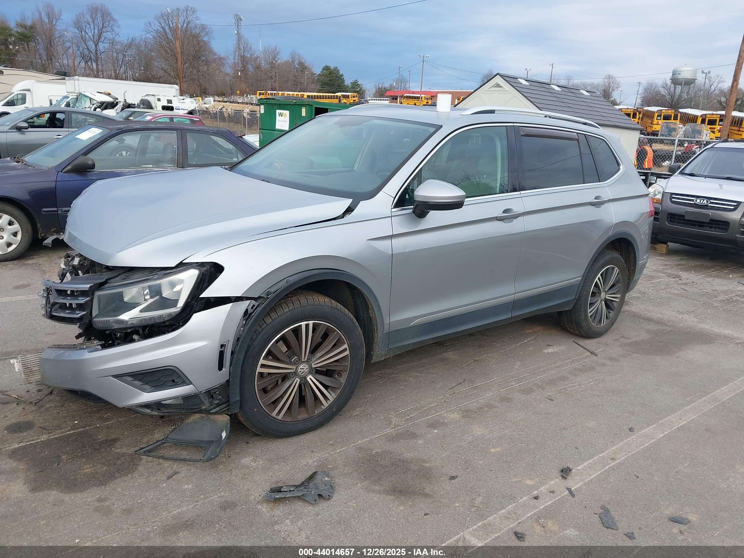 VOLKSWAGEN TIGUAN image 2