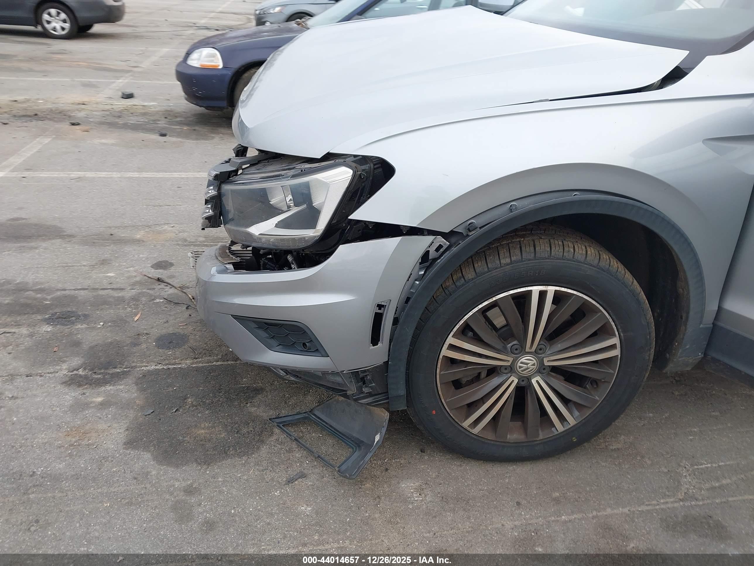 VOLKSWAGEN TIGUAN image 6