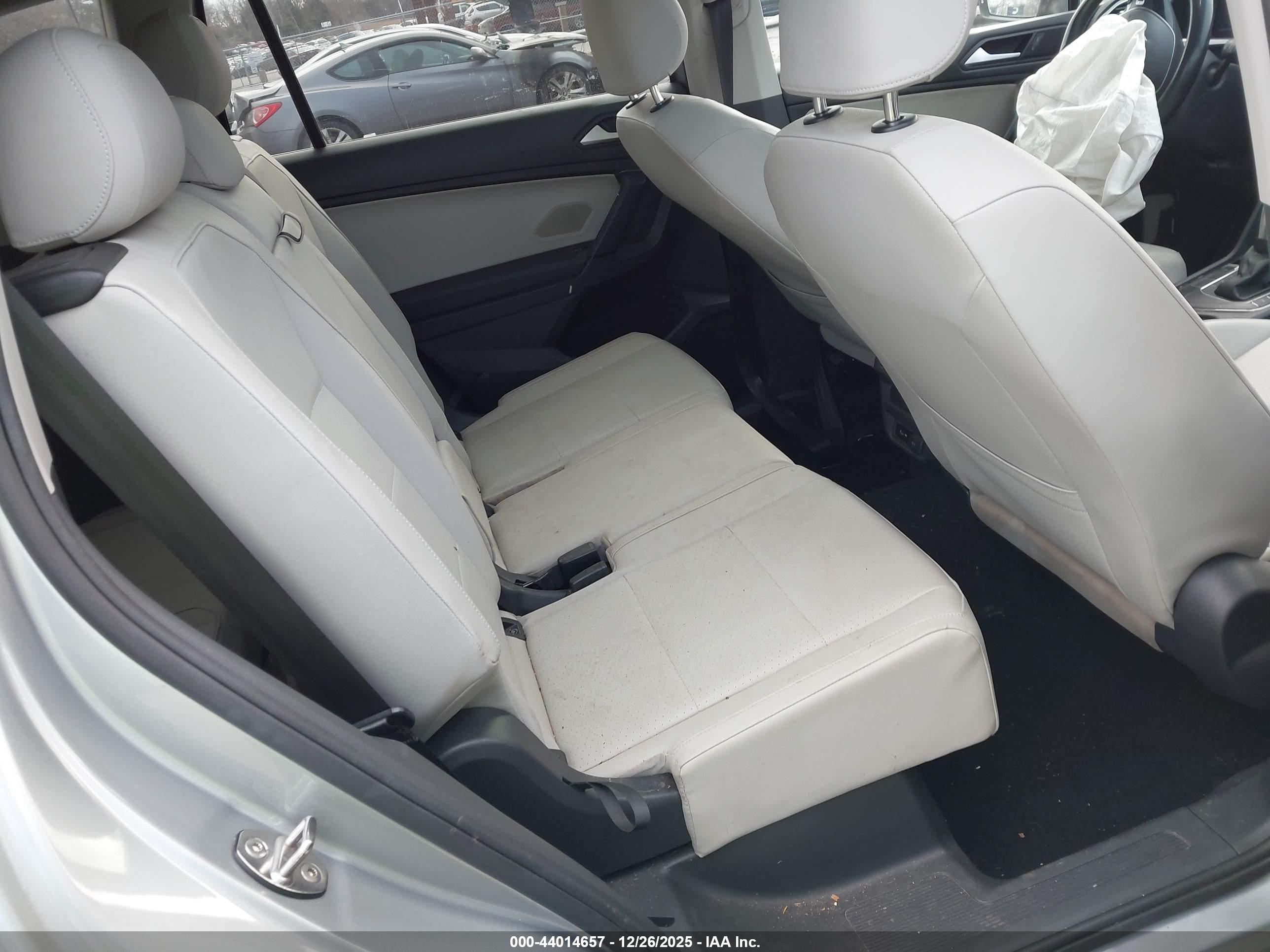 VOLKSWAGEN TIGUAN image 8