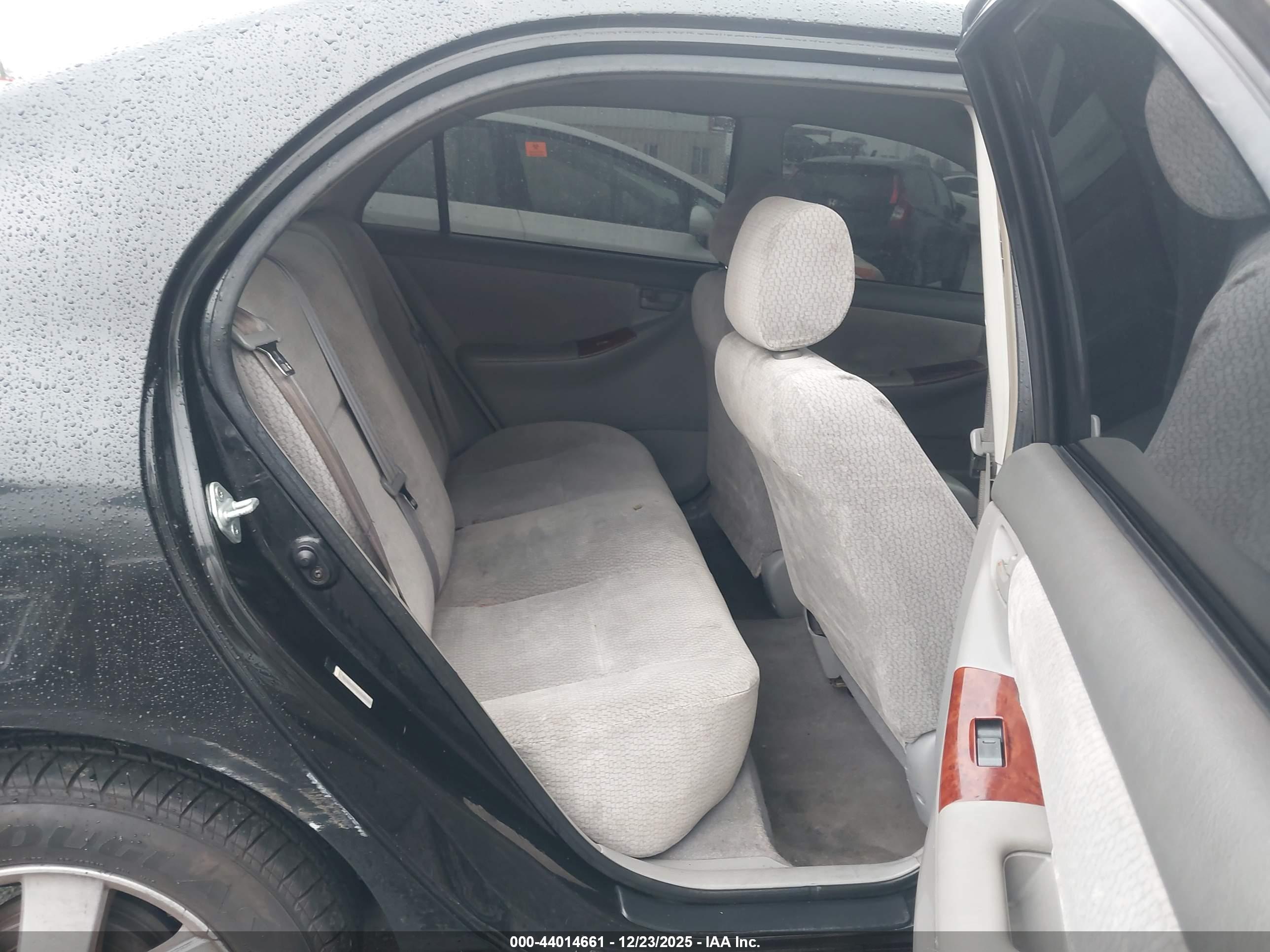 TOYOTA COROLLA image 8