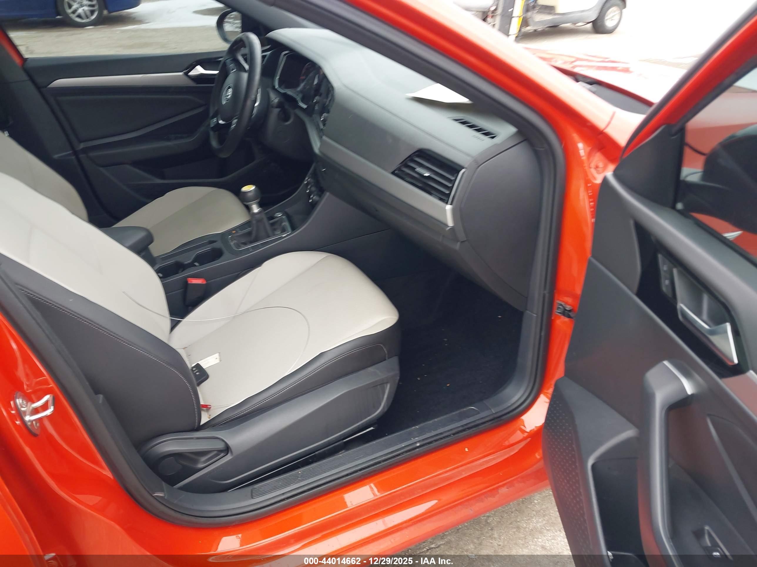 VOLKSWAGEN JETTA image 5