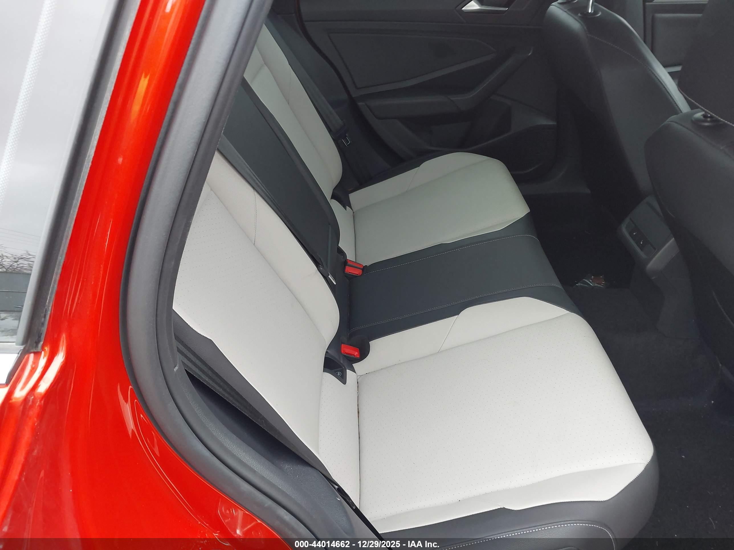 VOLKSWAGEN JETTA image 8