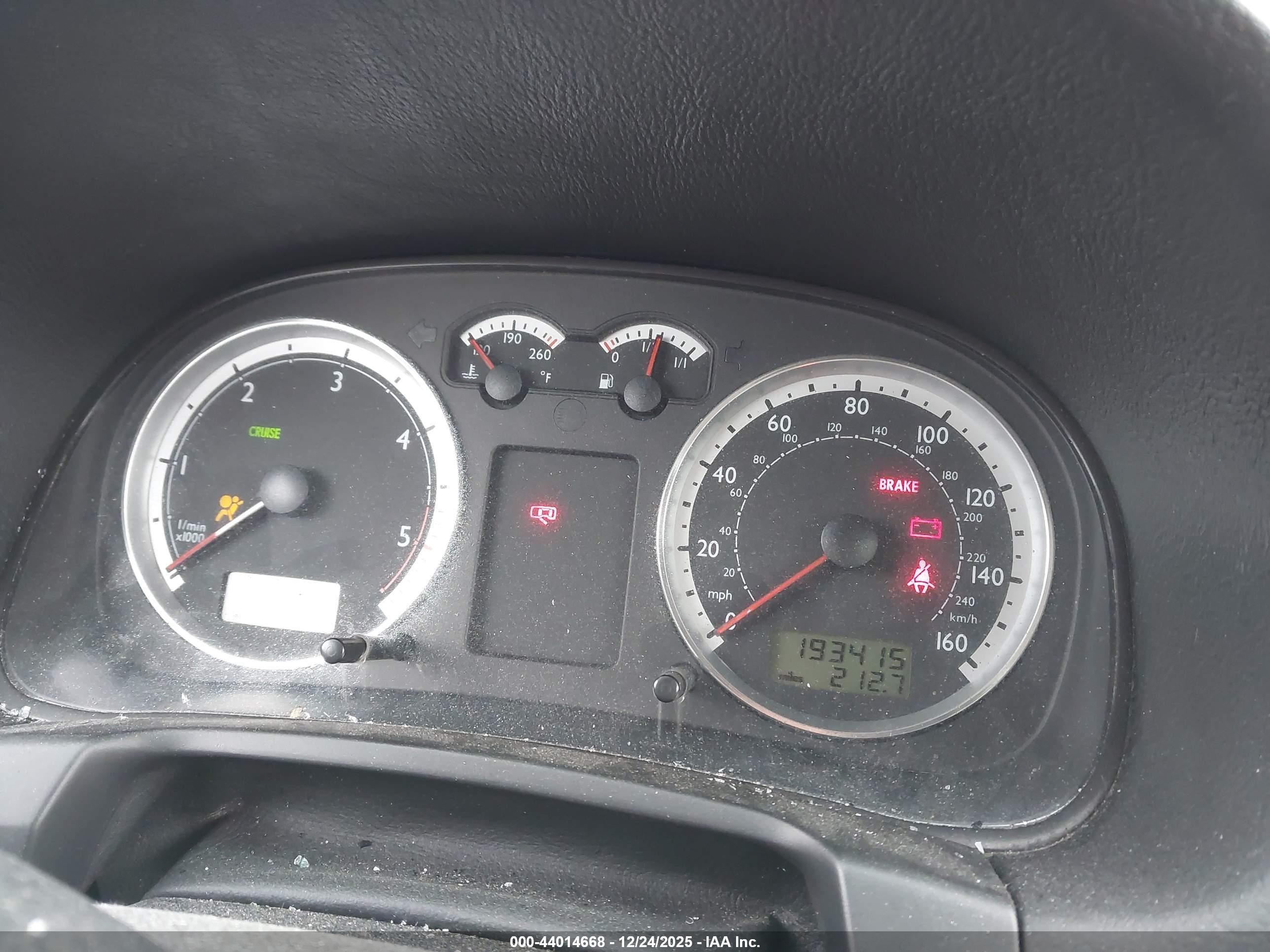 VOLKSWAGEN JETTA image 7