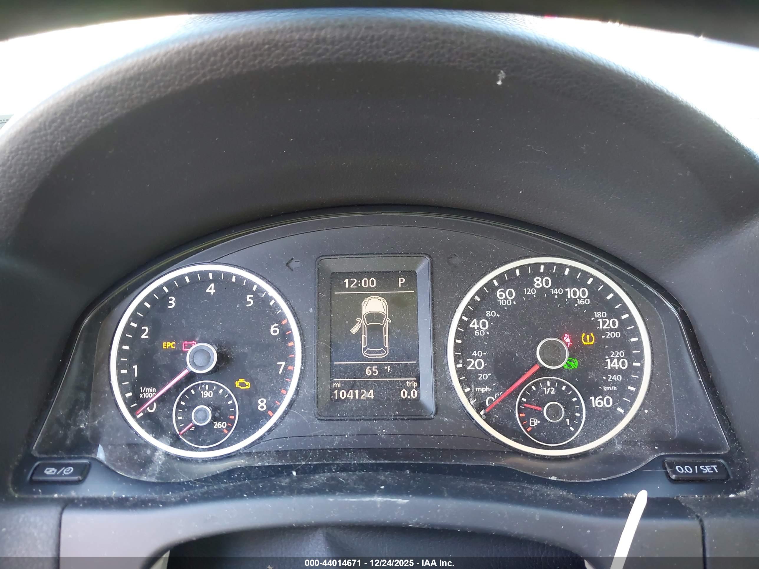 VOLKSWAGEN TIGUAN image 7
