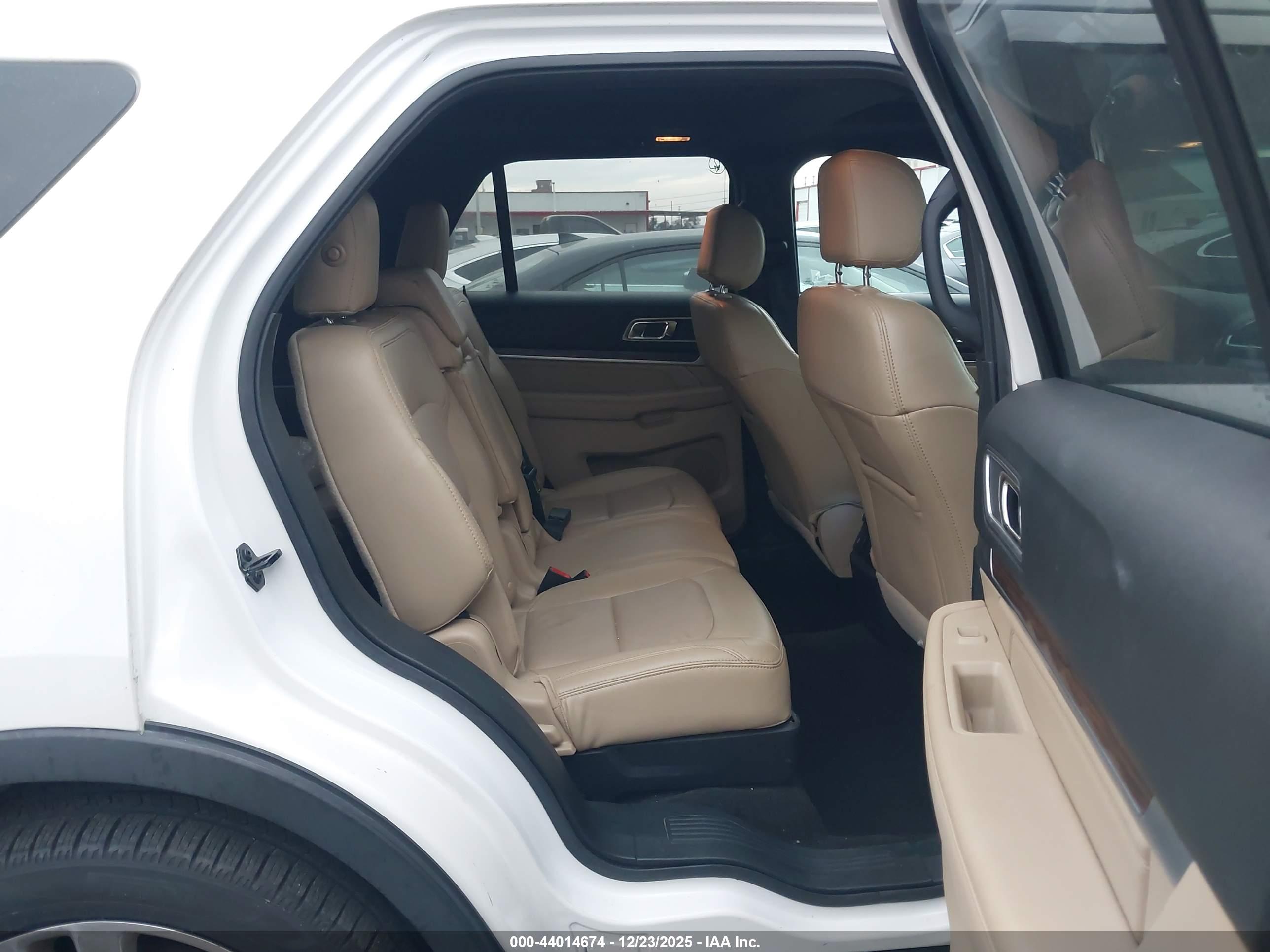 FORD EXPLORER image 8