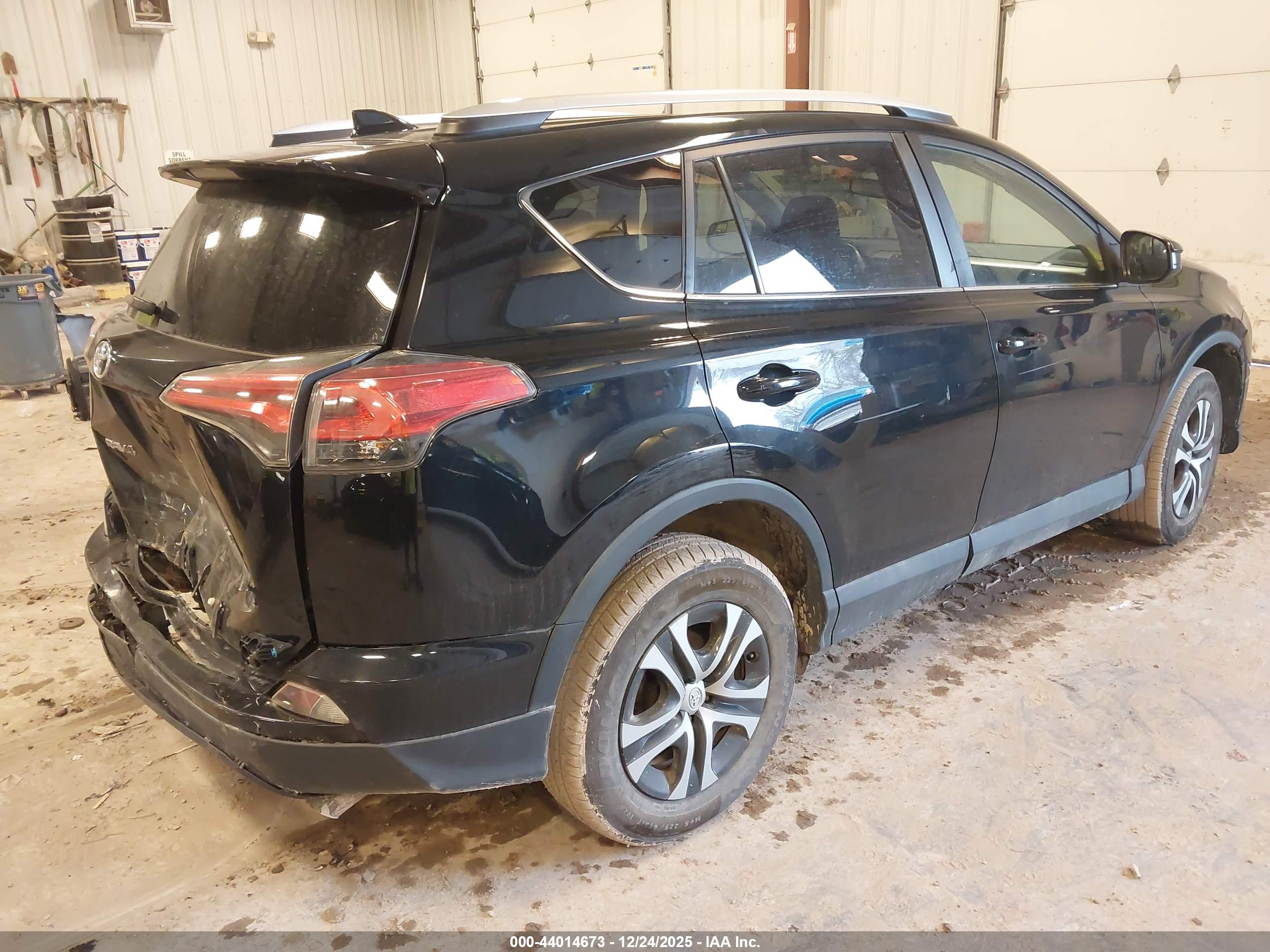 TOYOTA RAV4 image 4
