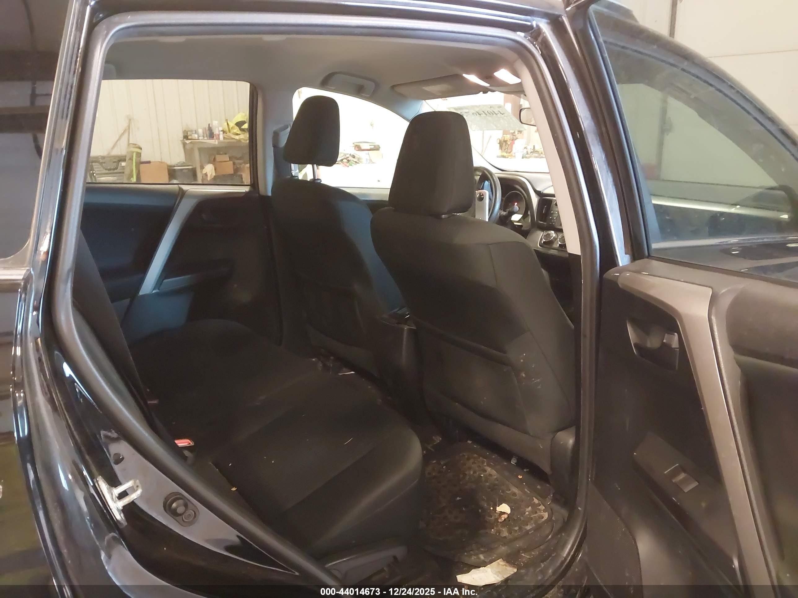 TOYOTA RAV4 image 8