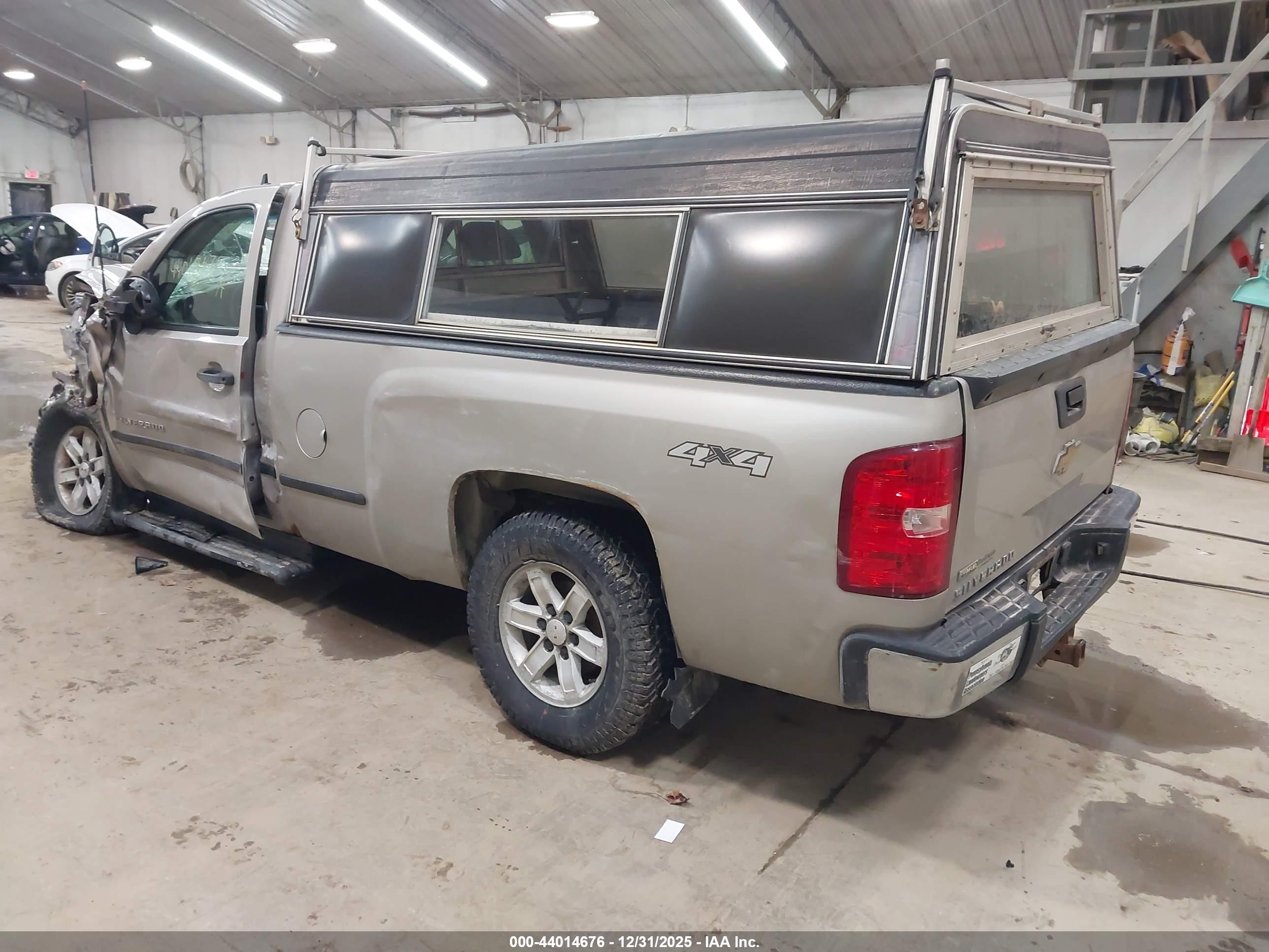 CHEVROLET SILVERADO image 3
