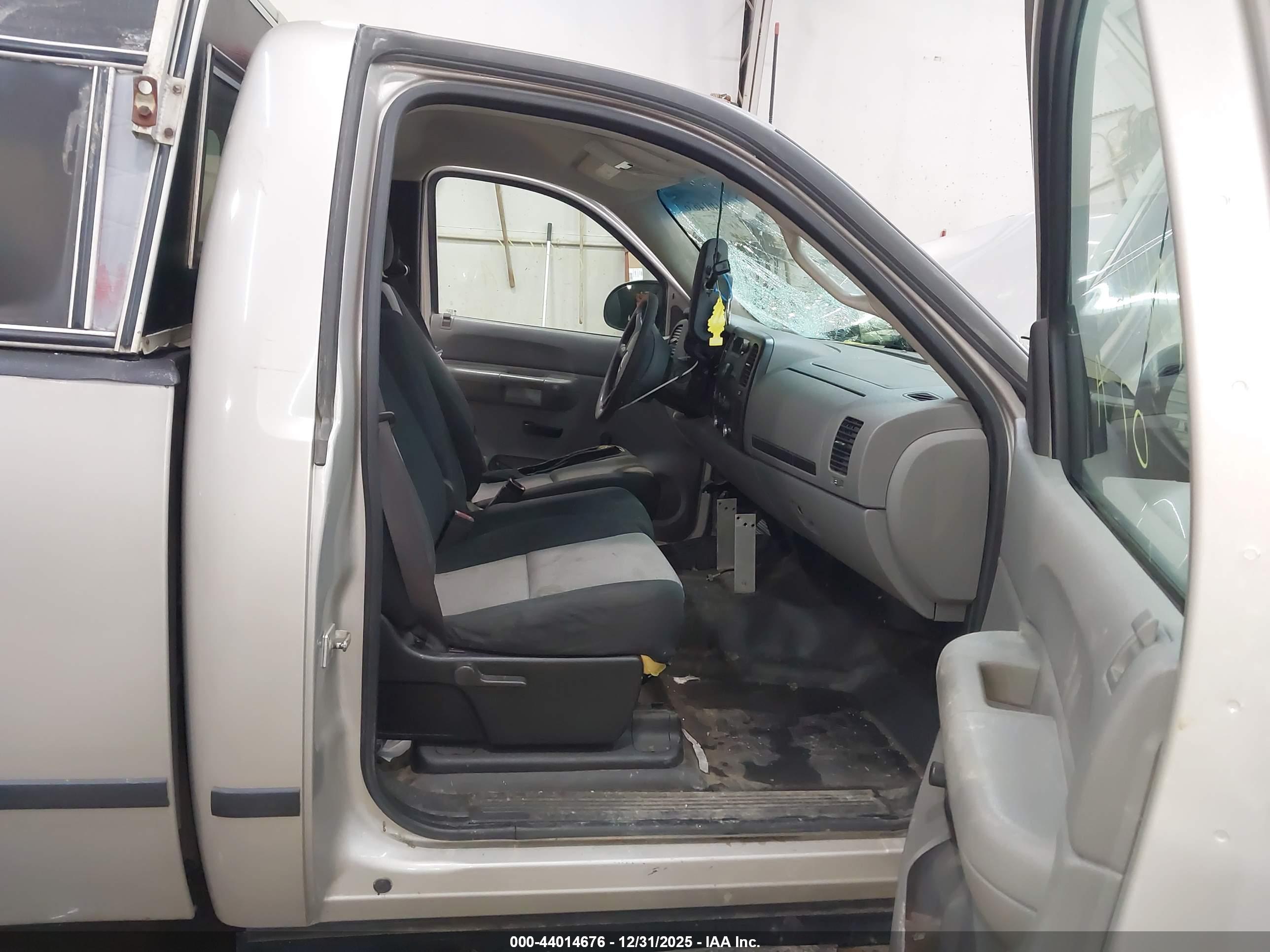 CHEVROLET SILVERADO image 5