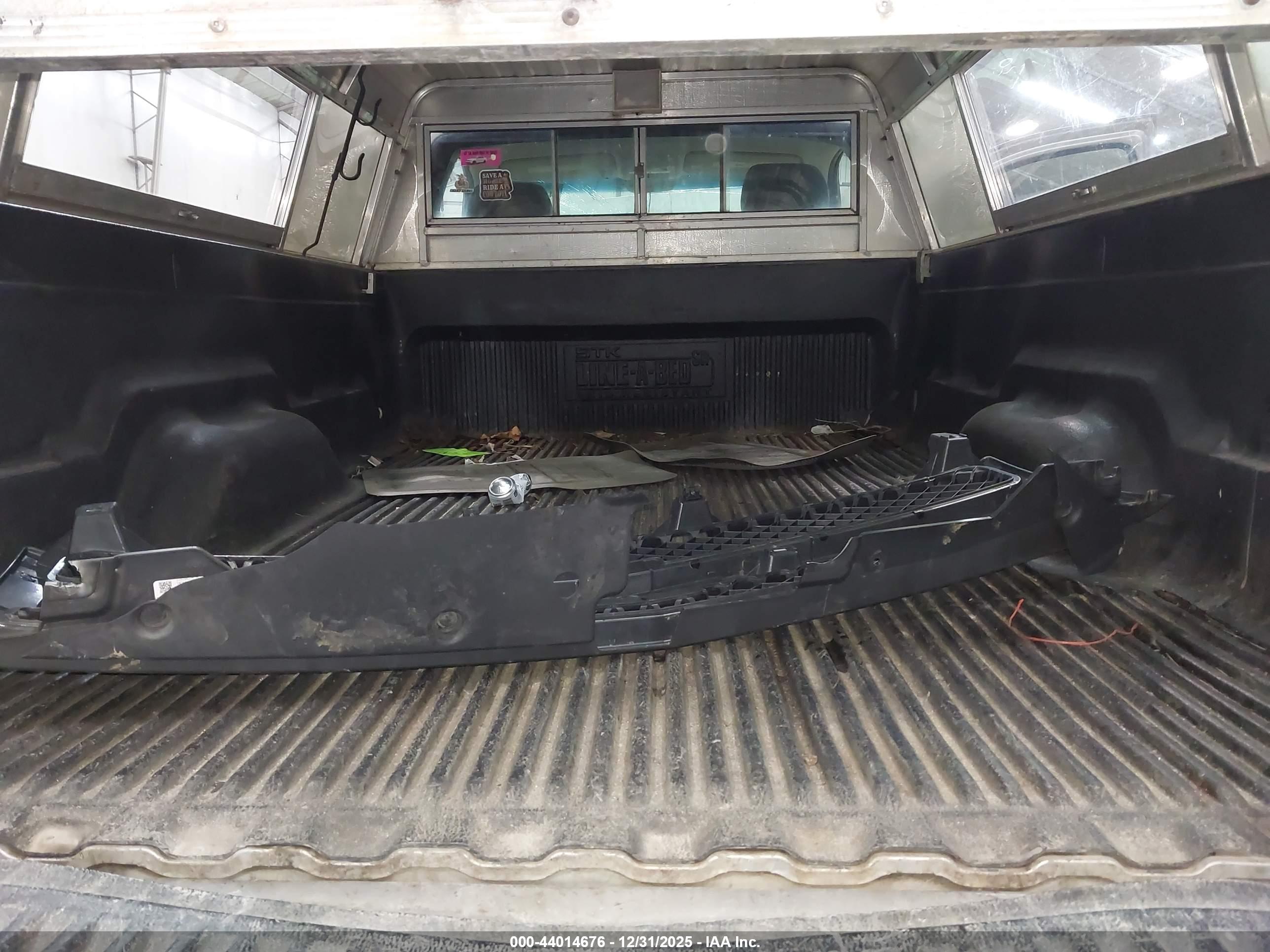 CHEVROLET SILVERADO image 8