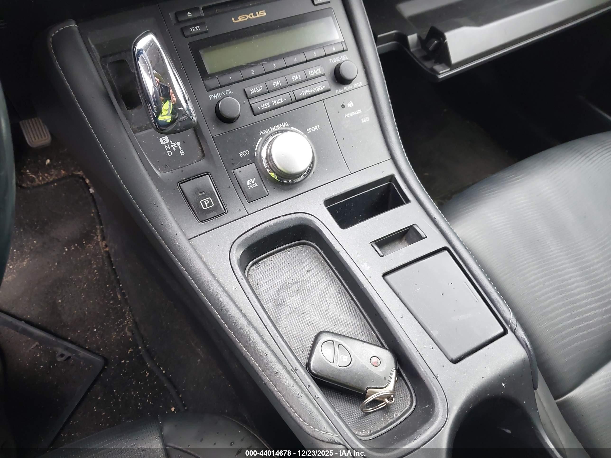 LEXUS CT image 11