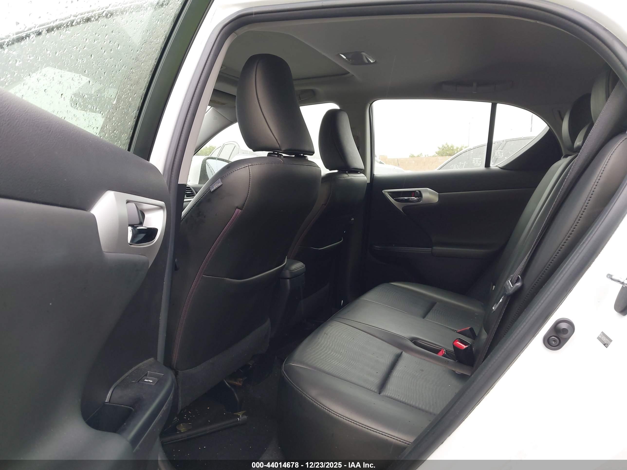 LEXUS CT image 8