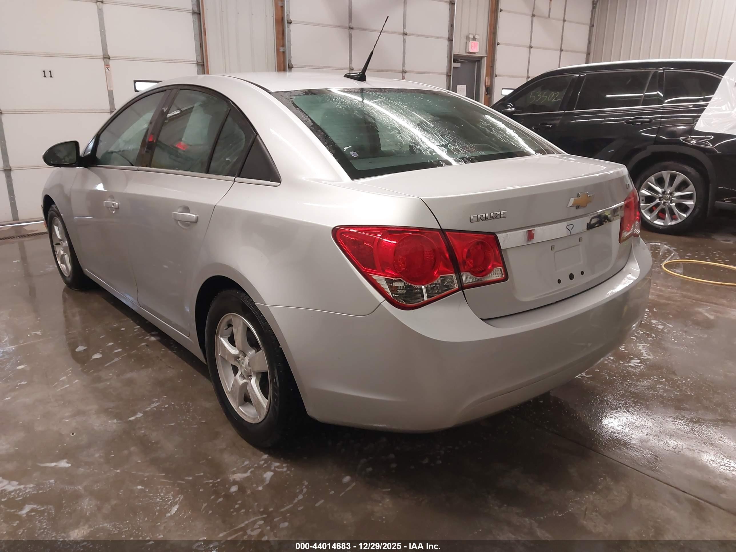 CHEVROLET CRUZE image 3