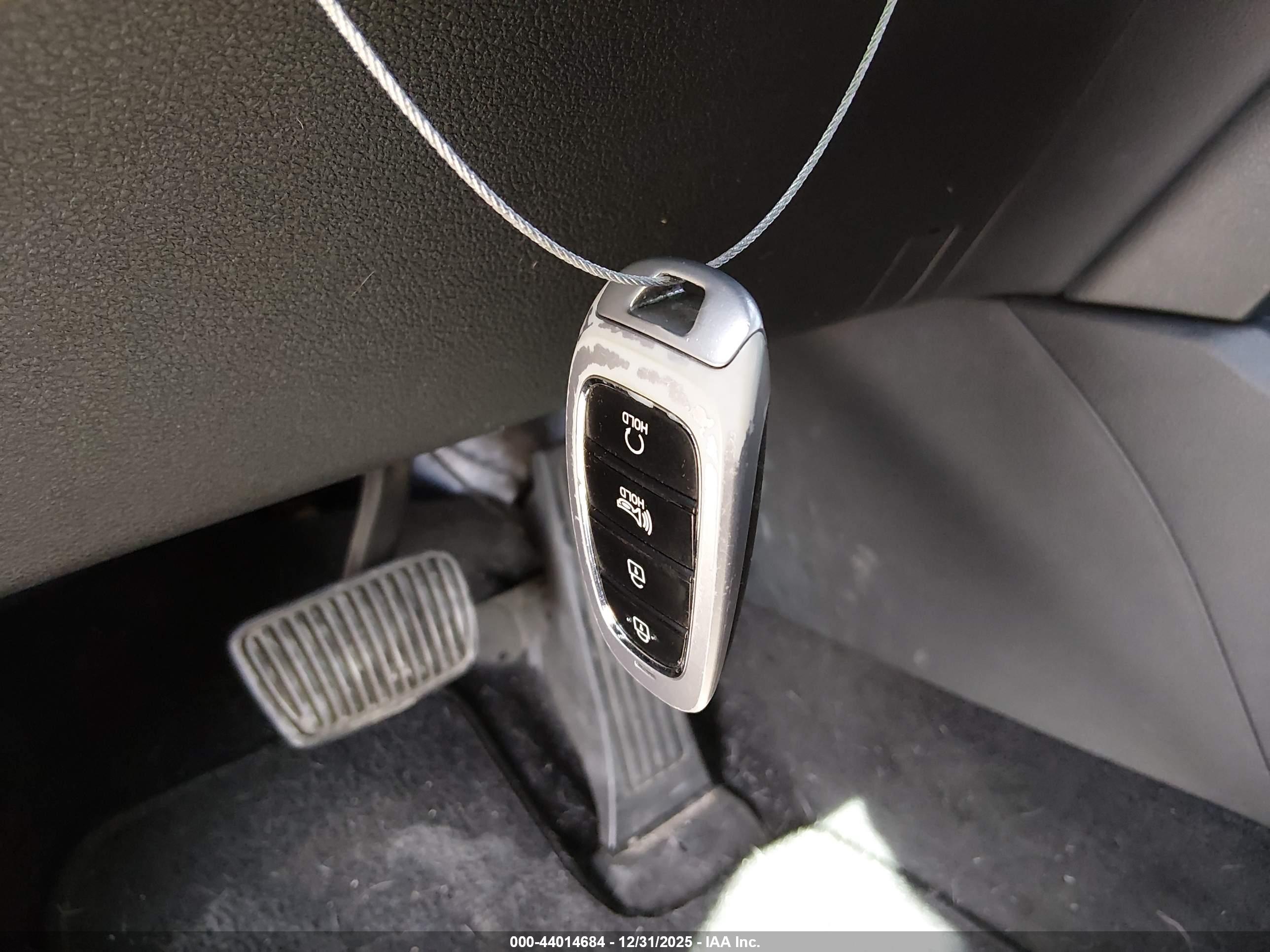 HYUNDAI SANTA image 11