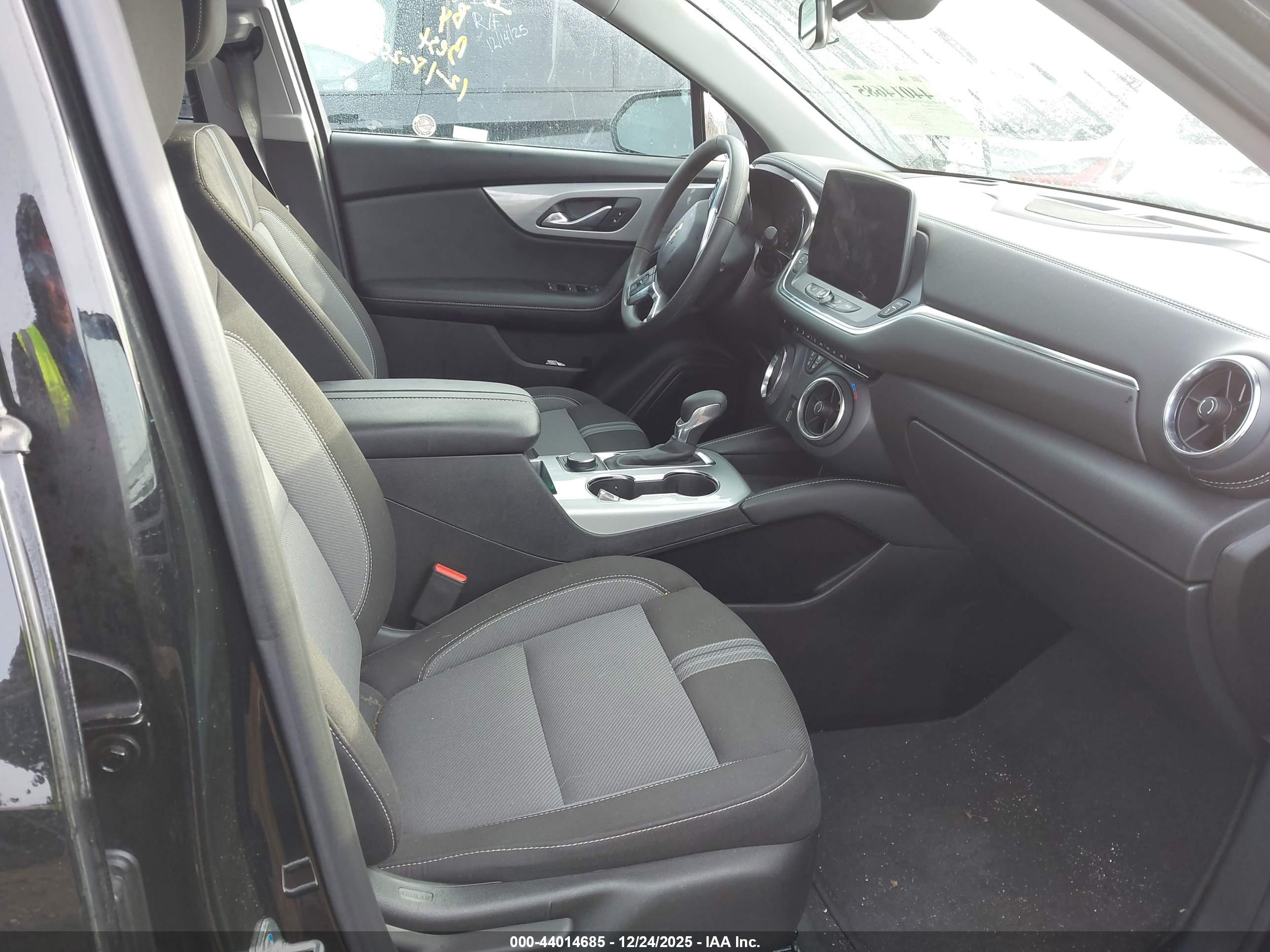 CHEVROLET BLAZER image 5