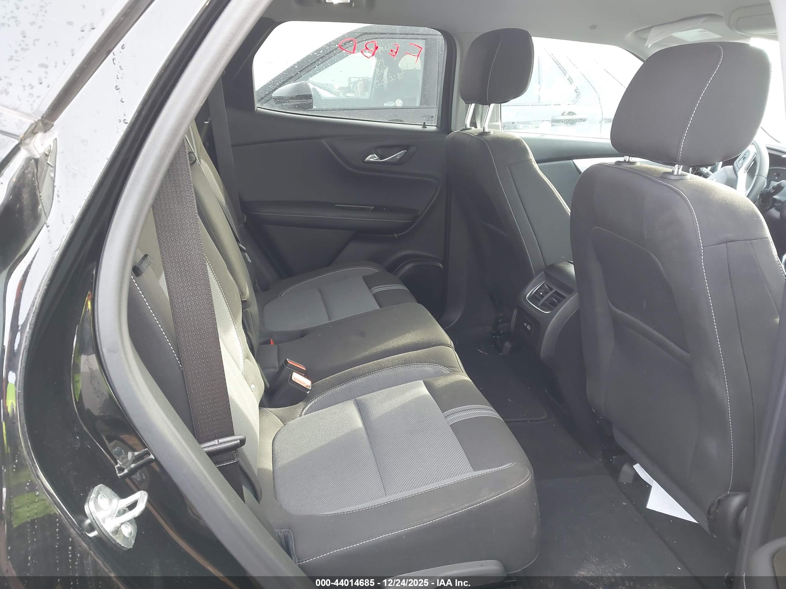 CHEVROLET BLAZER image 8