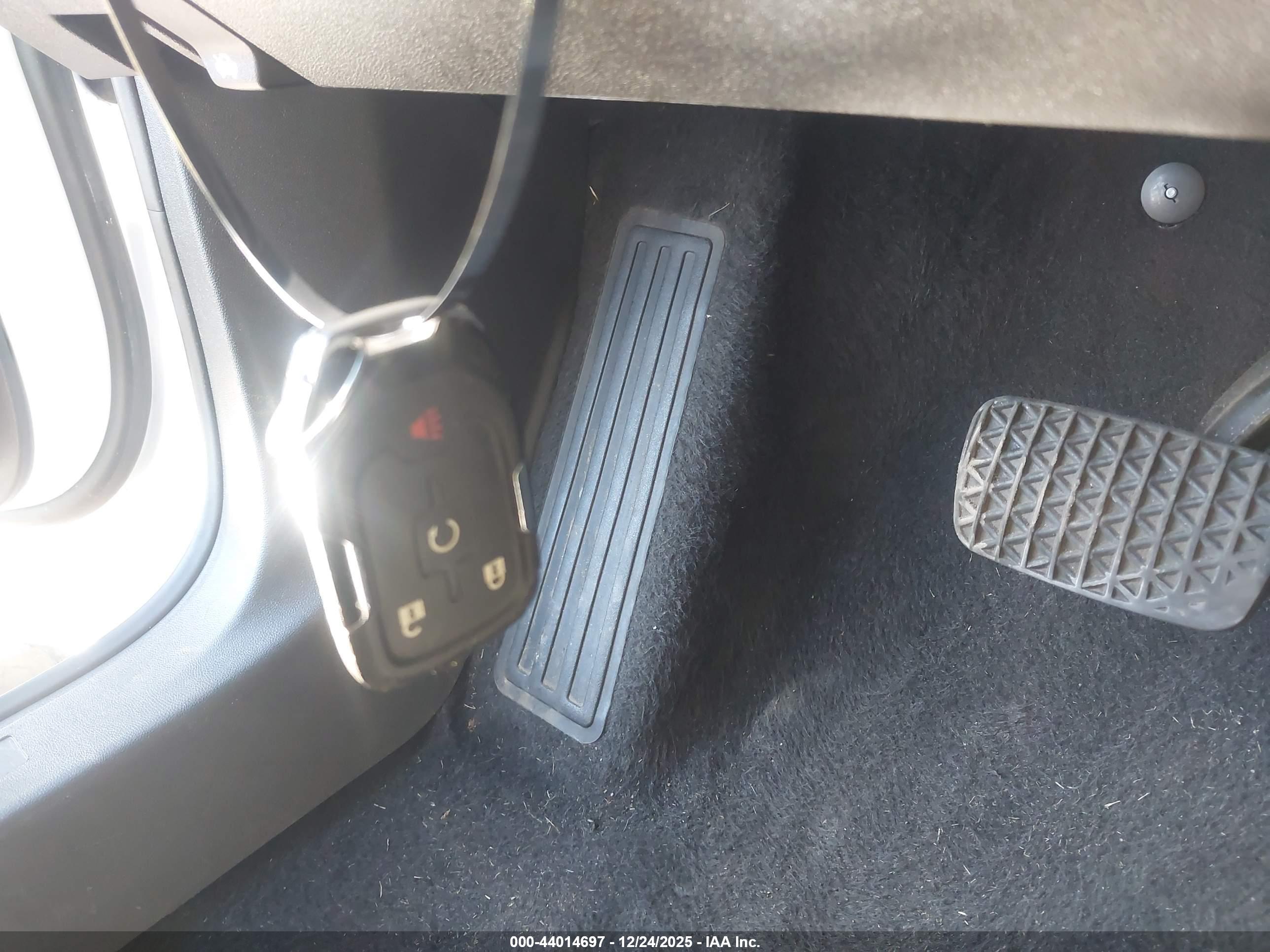 GMC TERRAIN image 11