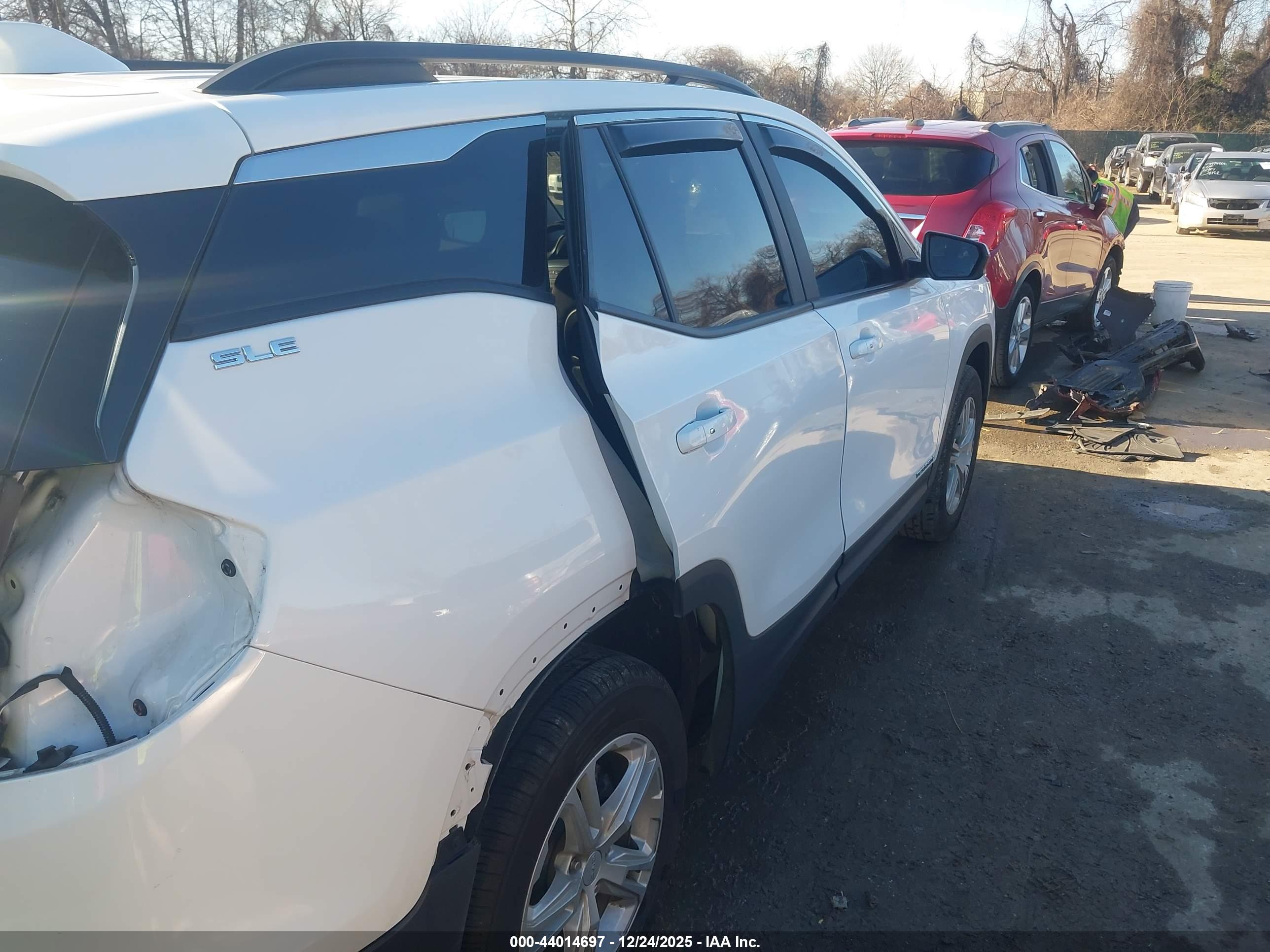 GMC TERRAIN image 6