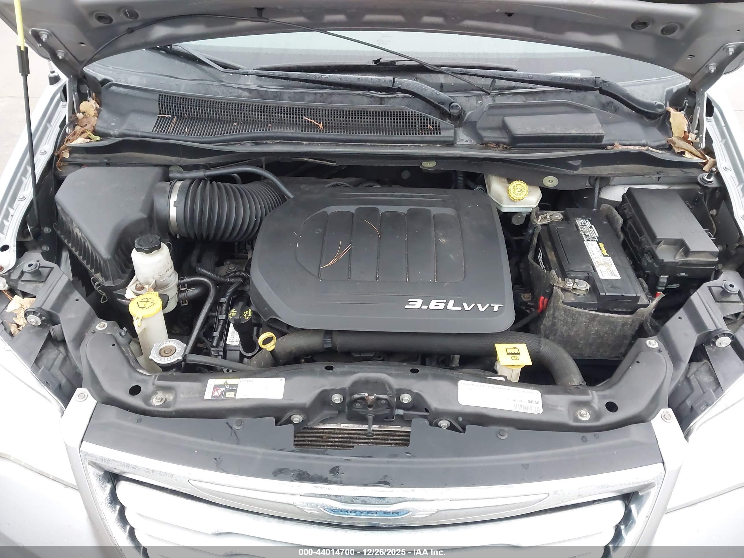 CHRYSLER TOWN image 10