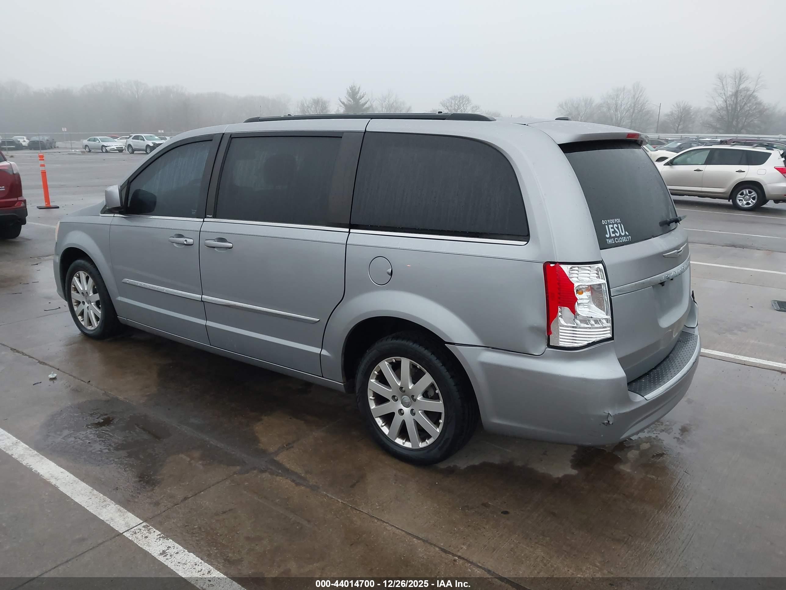 CHRYSLER TOWN image 3