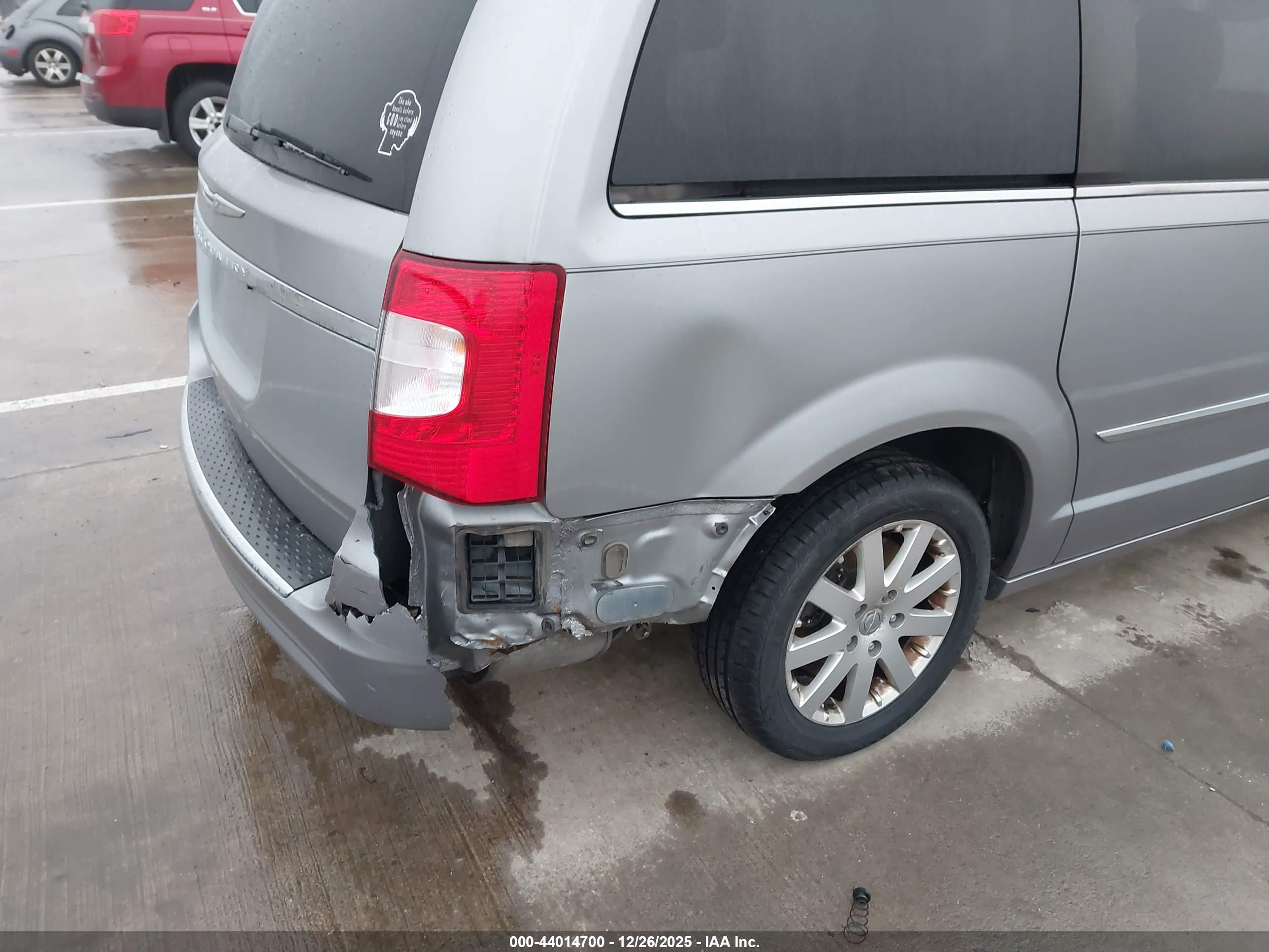 CHRYSLER TOWN image 6