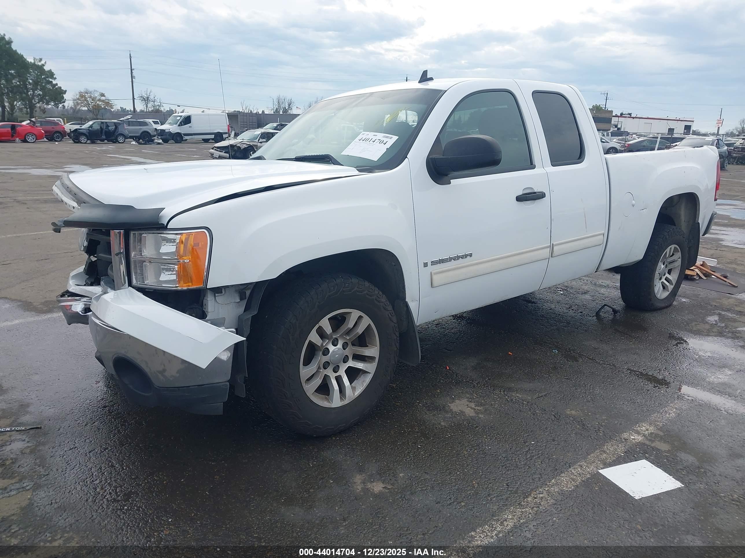GMC SIERRA image 2
