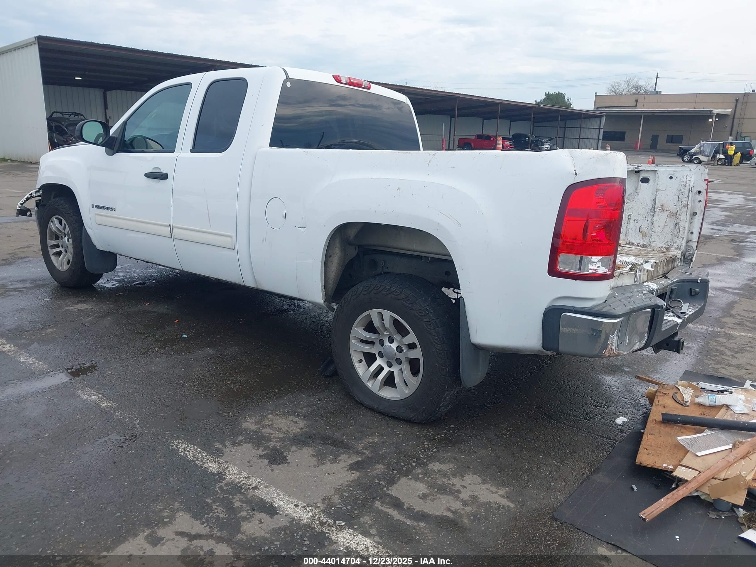 GMC SIERRA image 3