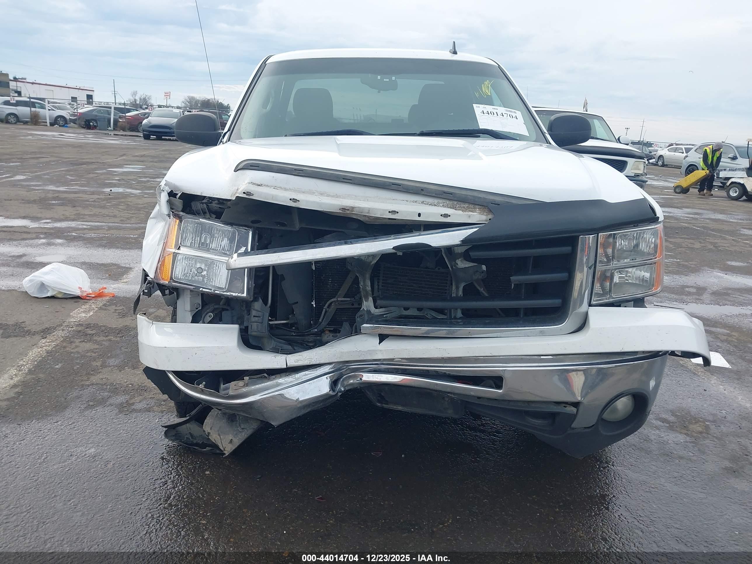 GMC SIERRA image 6