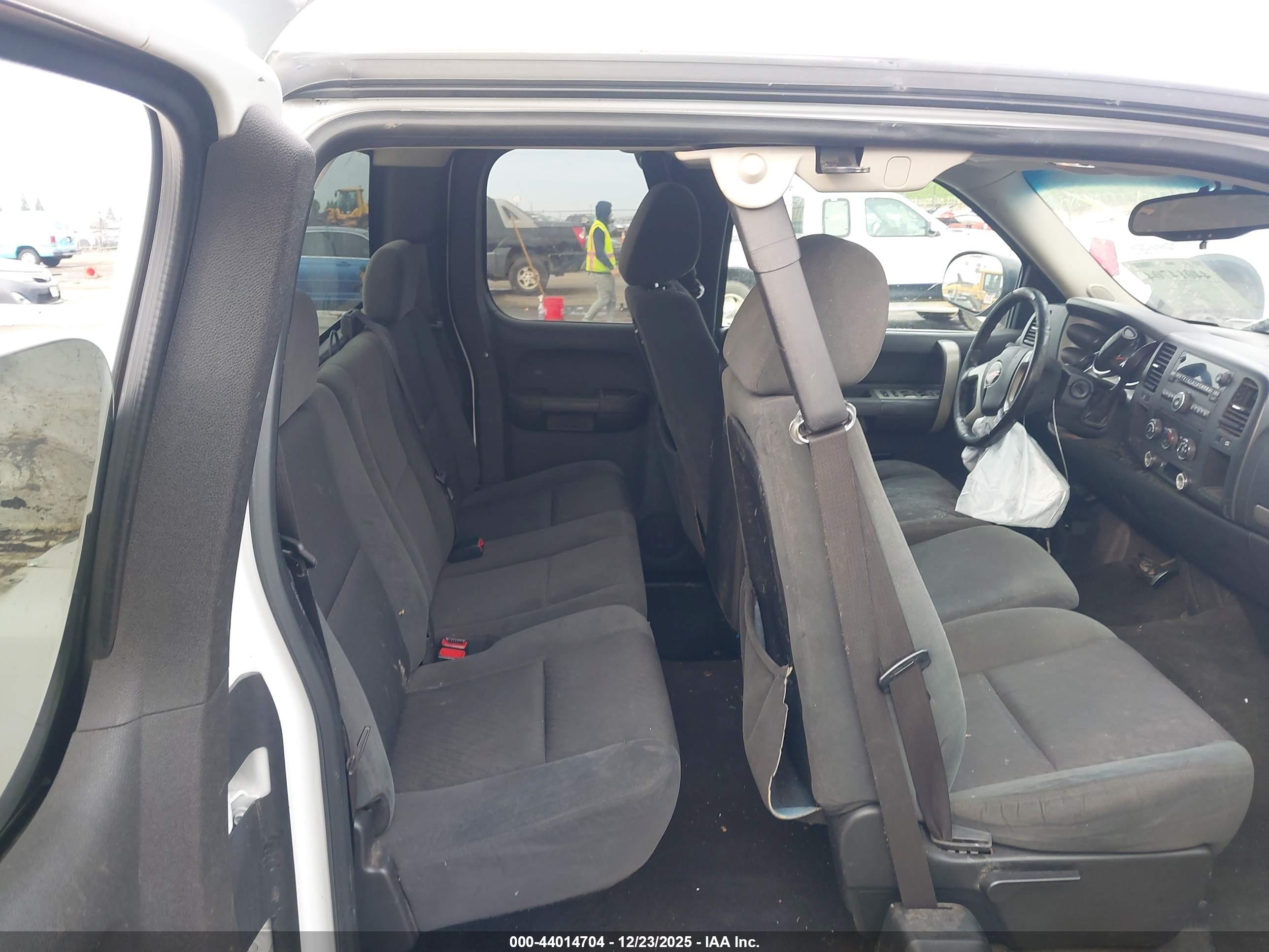 GMC SIERRA image 8