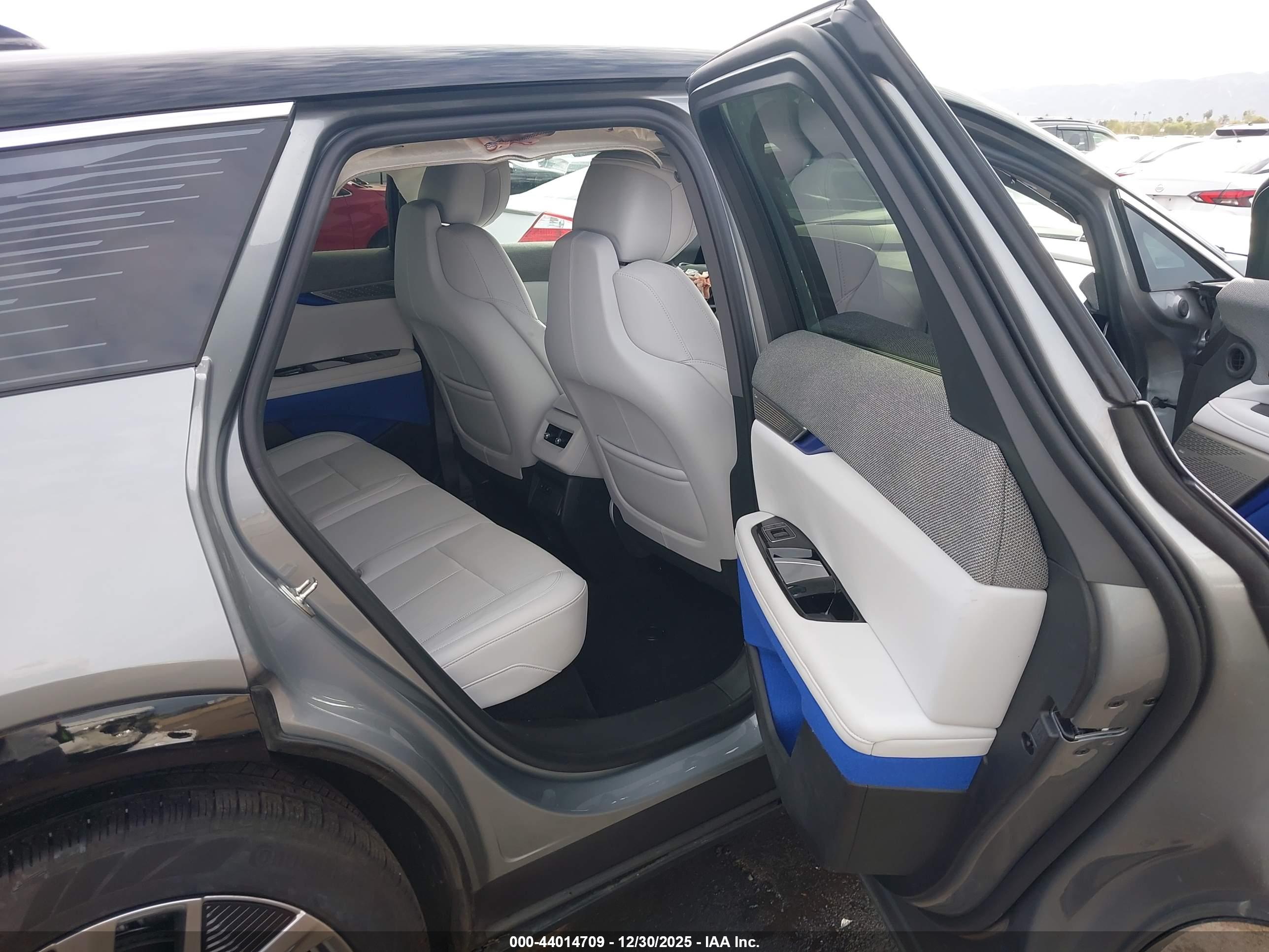 CADILLAC OPTIQ image 8