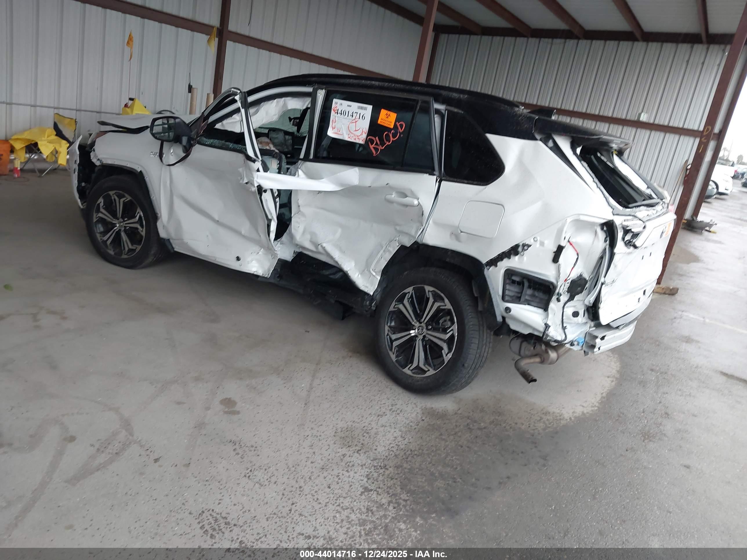 TOYOTA RAV4 image 3
