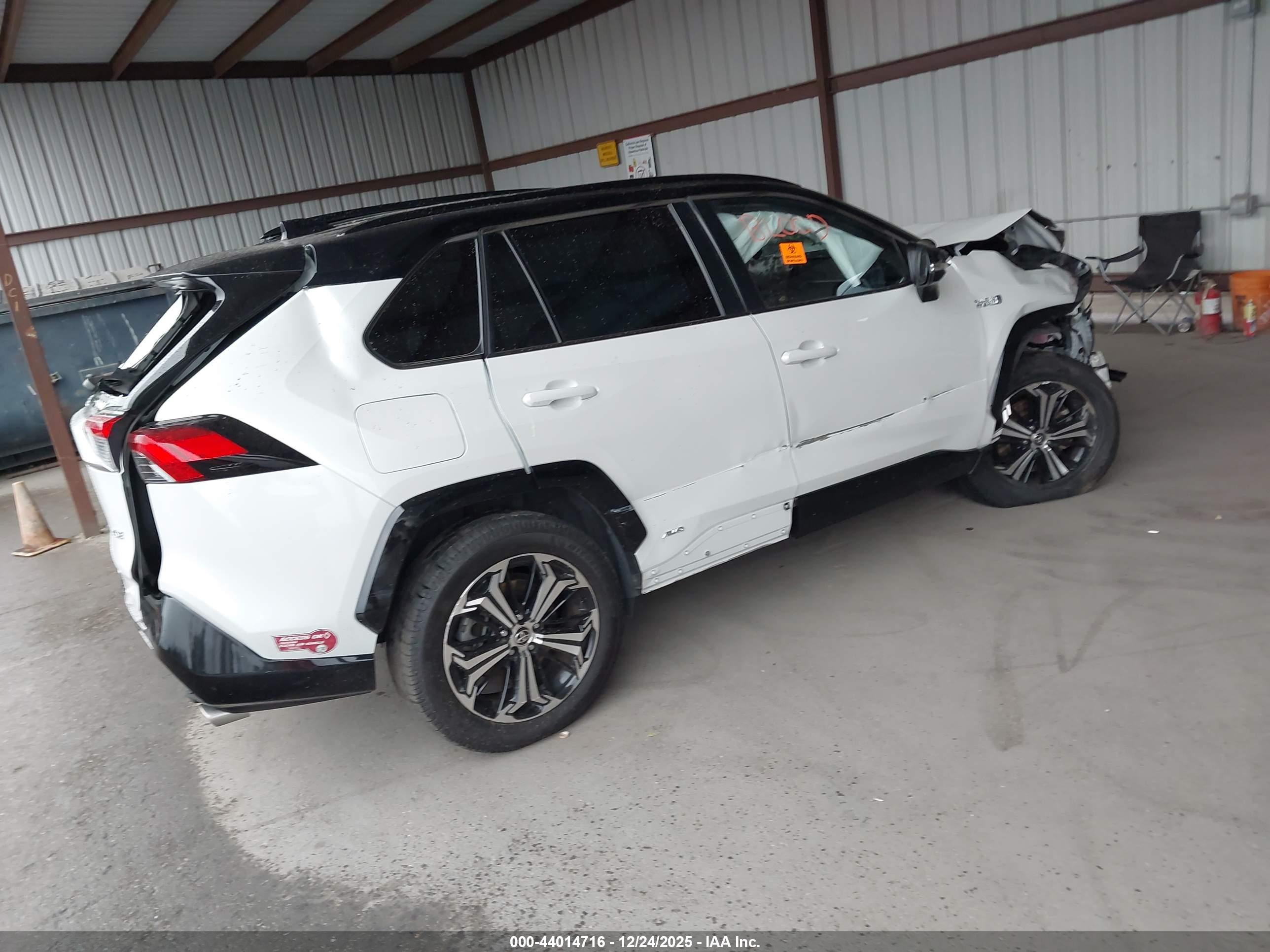 TOYOTA RAV4 image 4