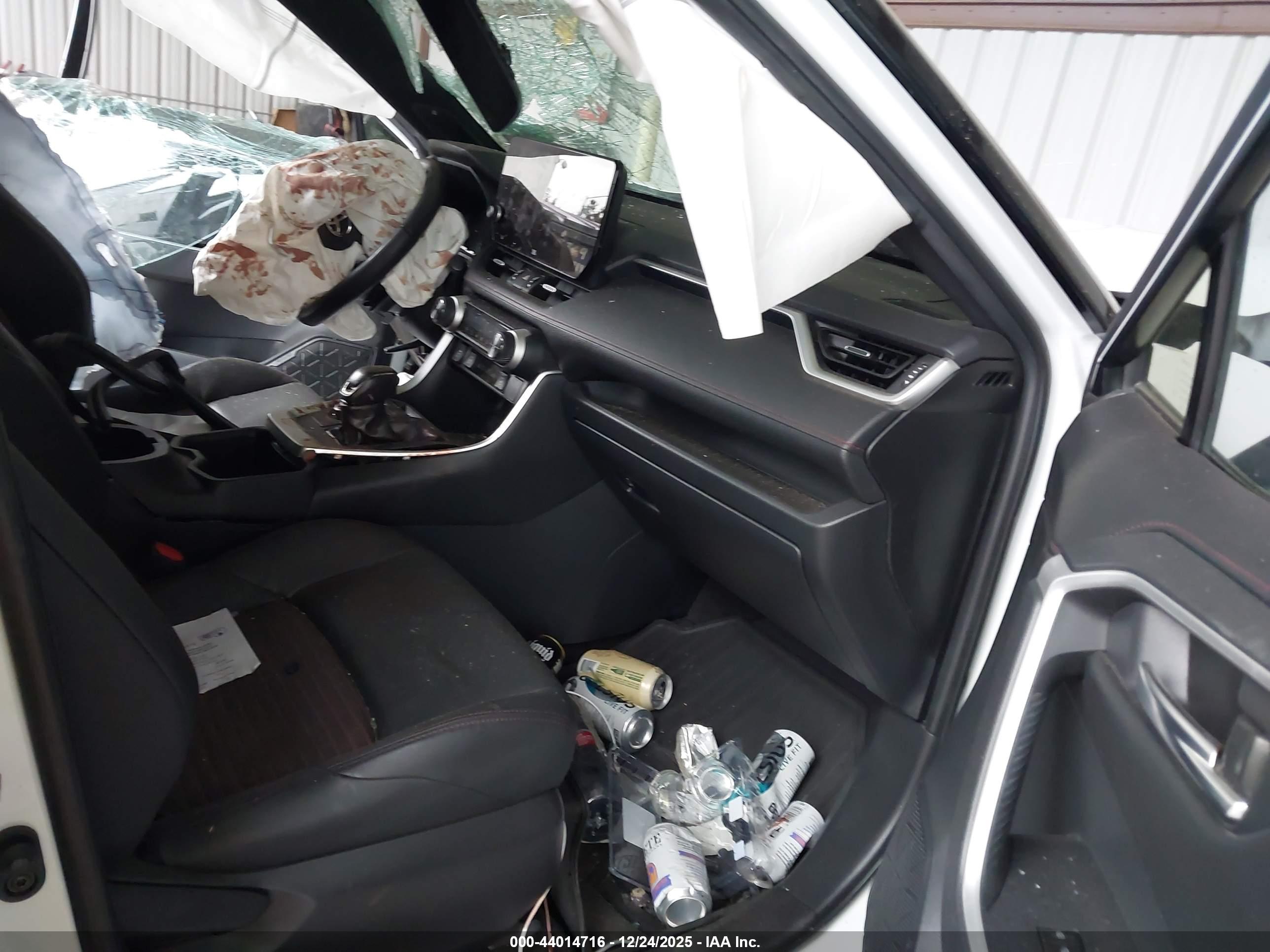 TOYOTA RAV4 image 5