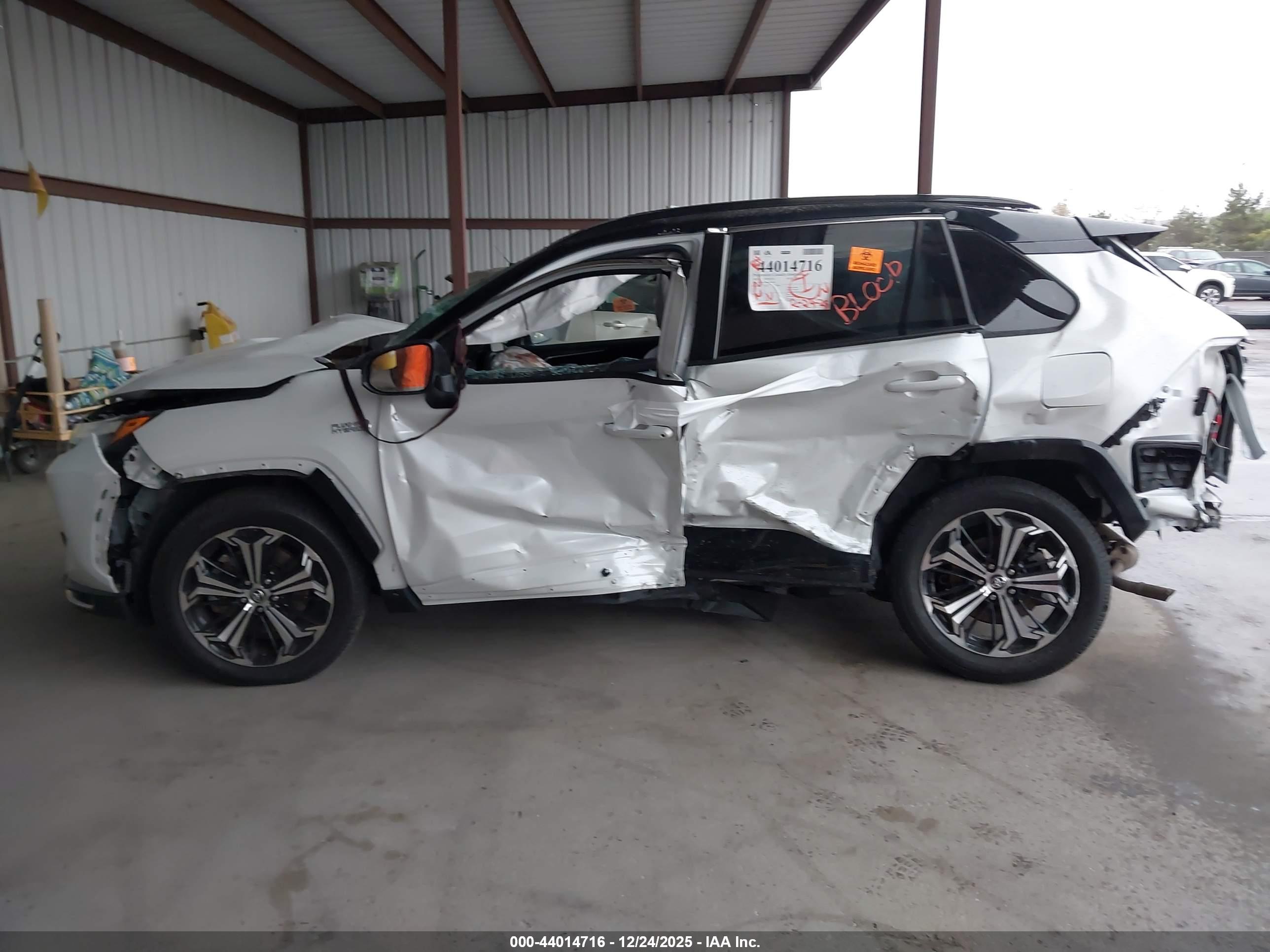TOYOTA RAV4 image 6