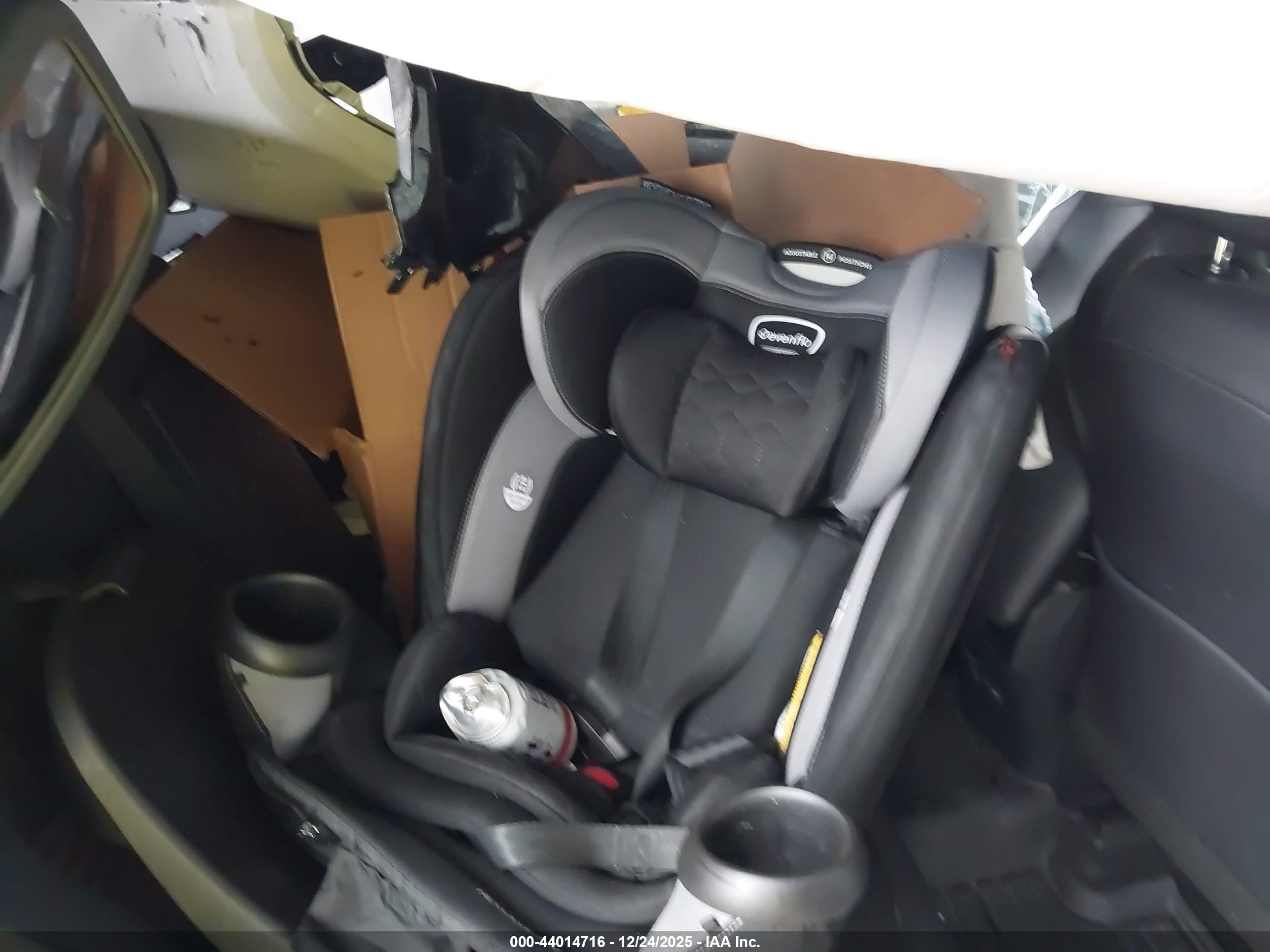TOYOTA RAV4 image 8