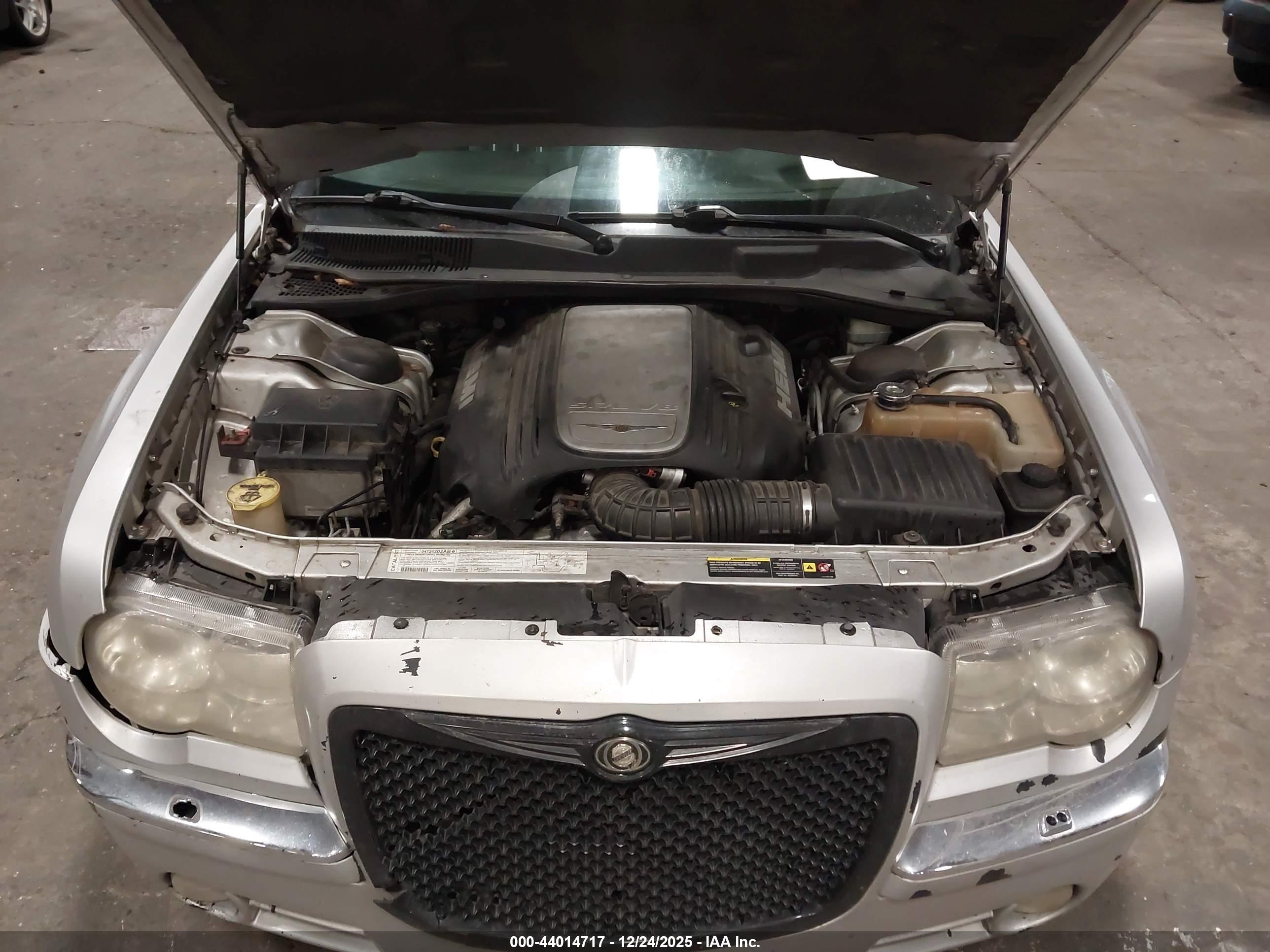 CHRYSLER 300C image 10