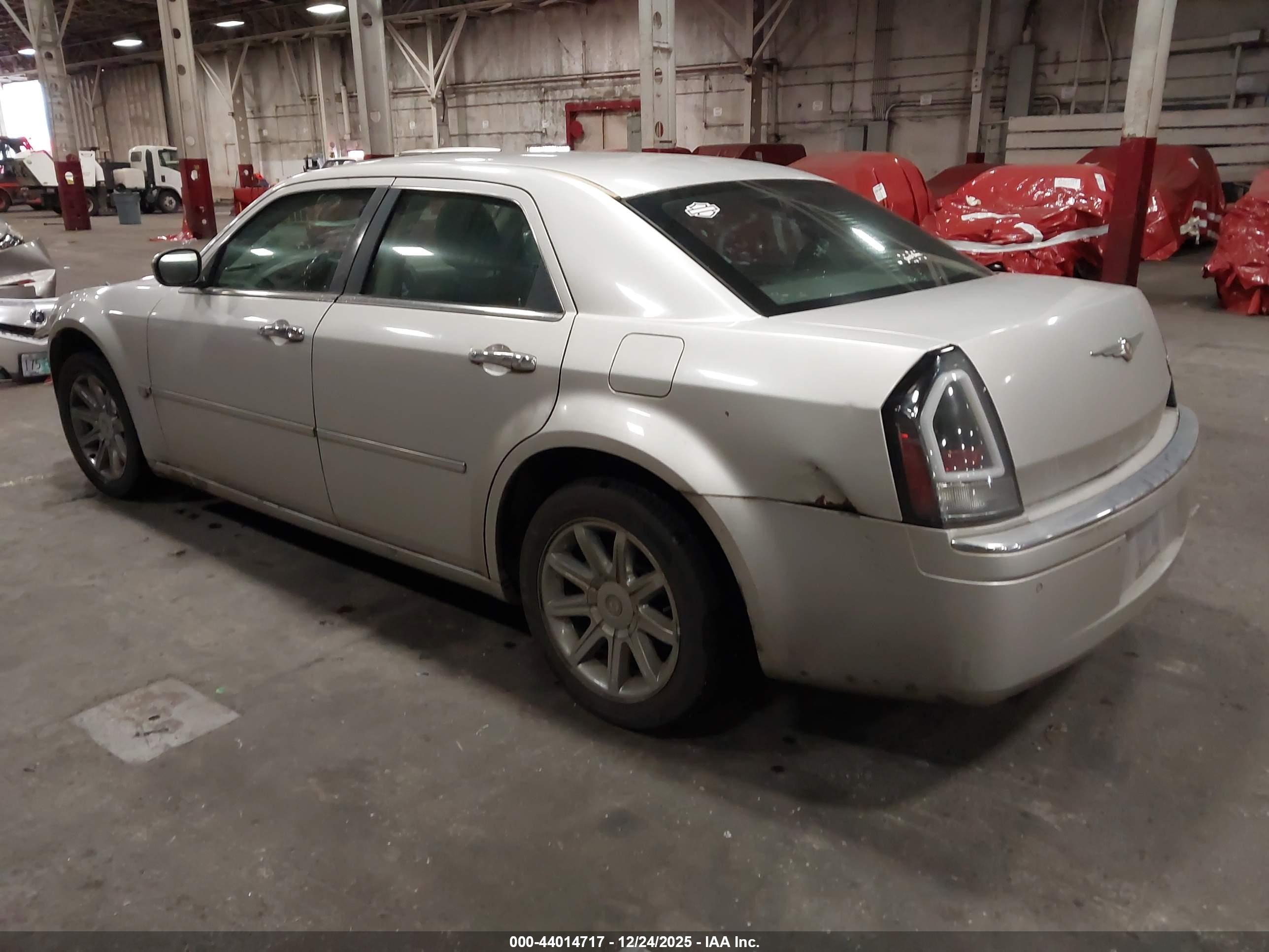 CHRYSLER 300C image 3