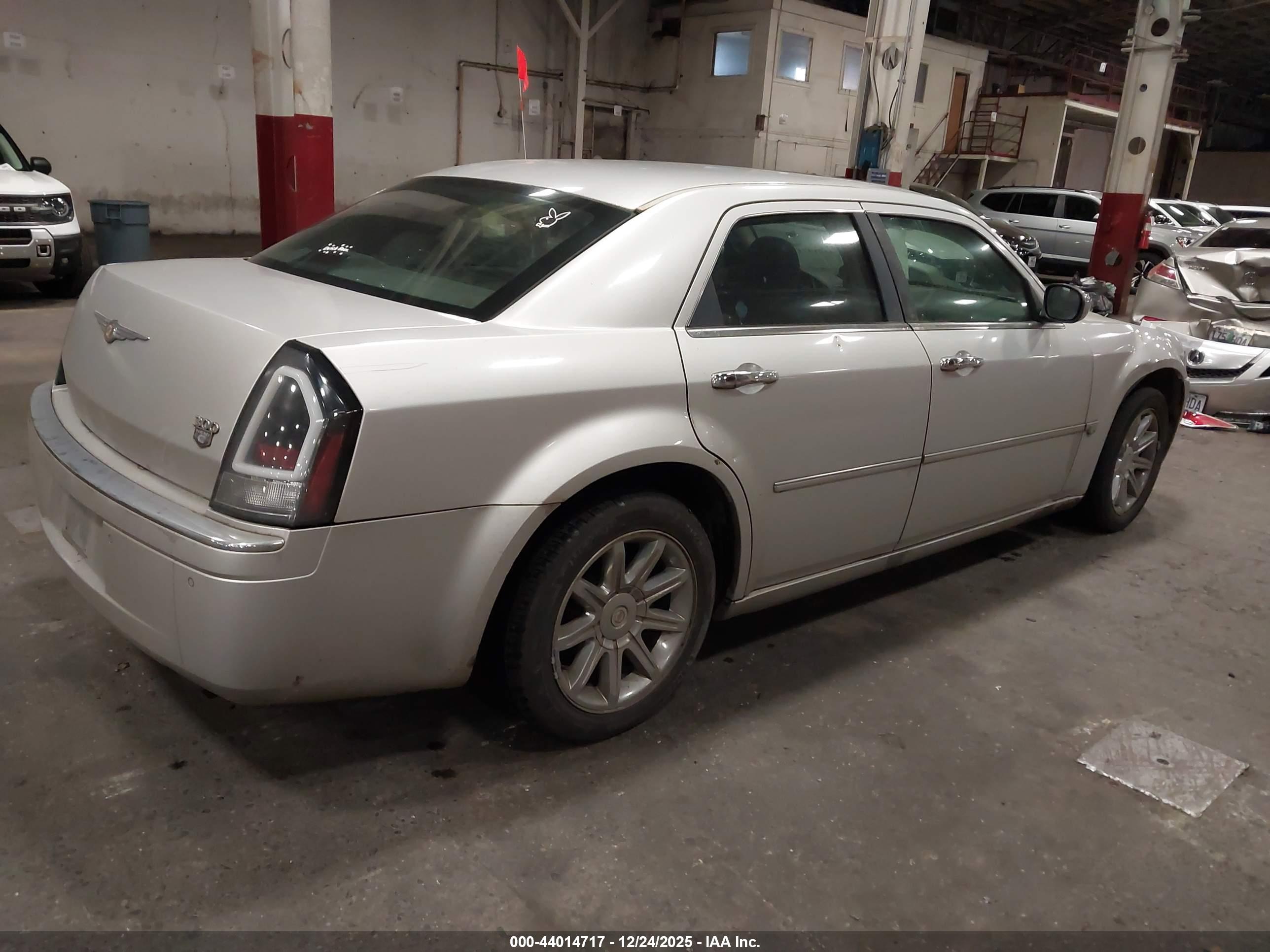 CHRYSLER 300C image 4