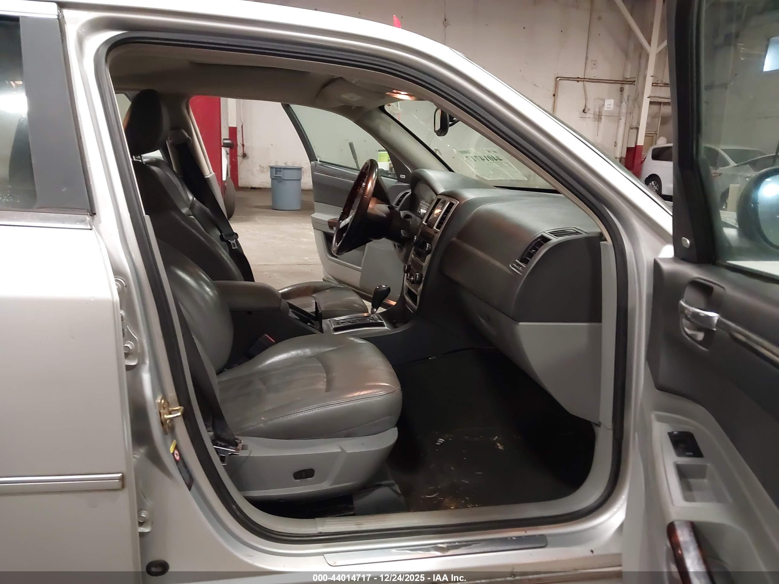 CHRYSLER 300C image 5