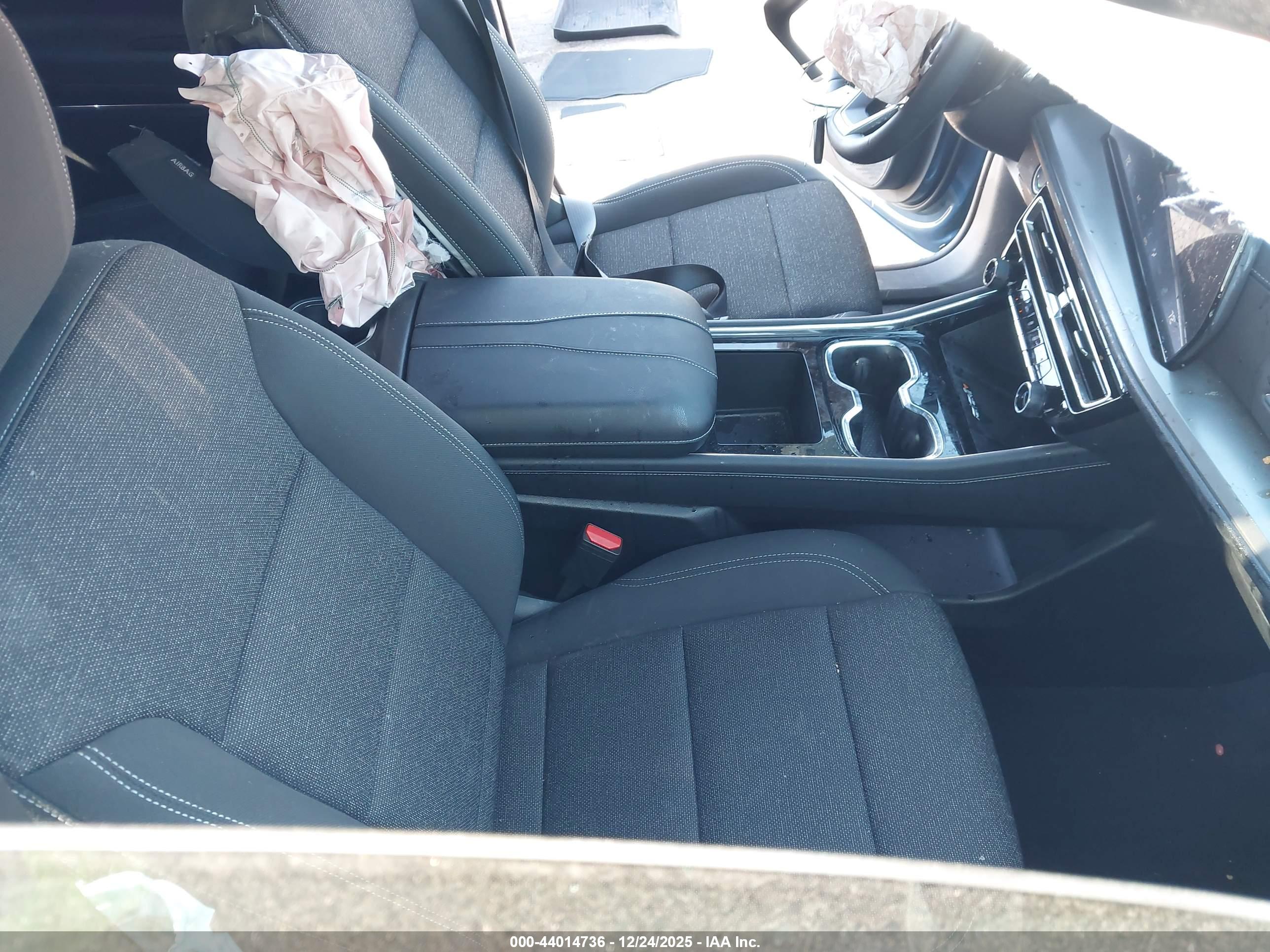 CHEVROLET TRAVERSE image 5