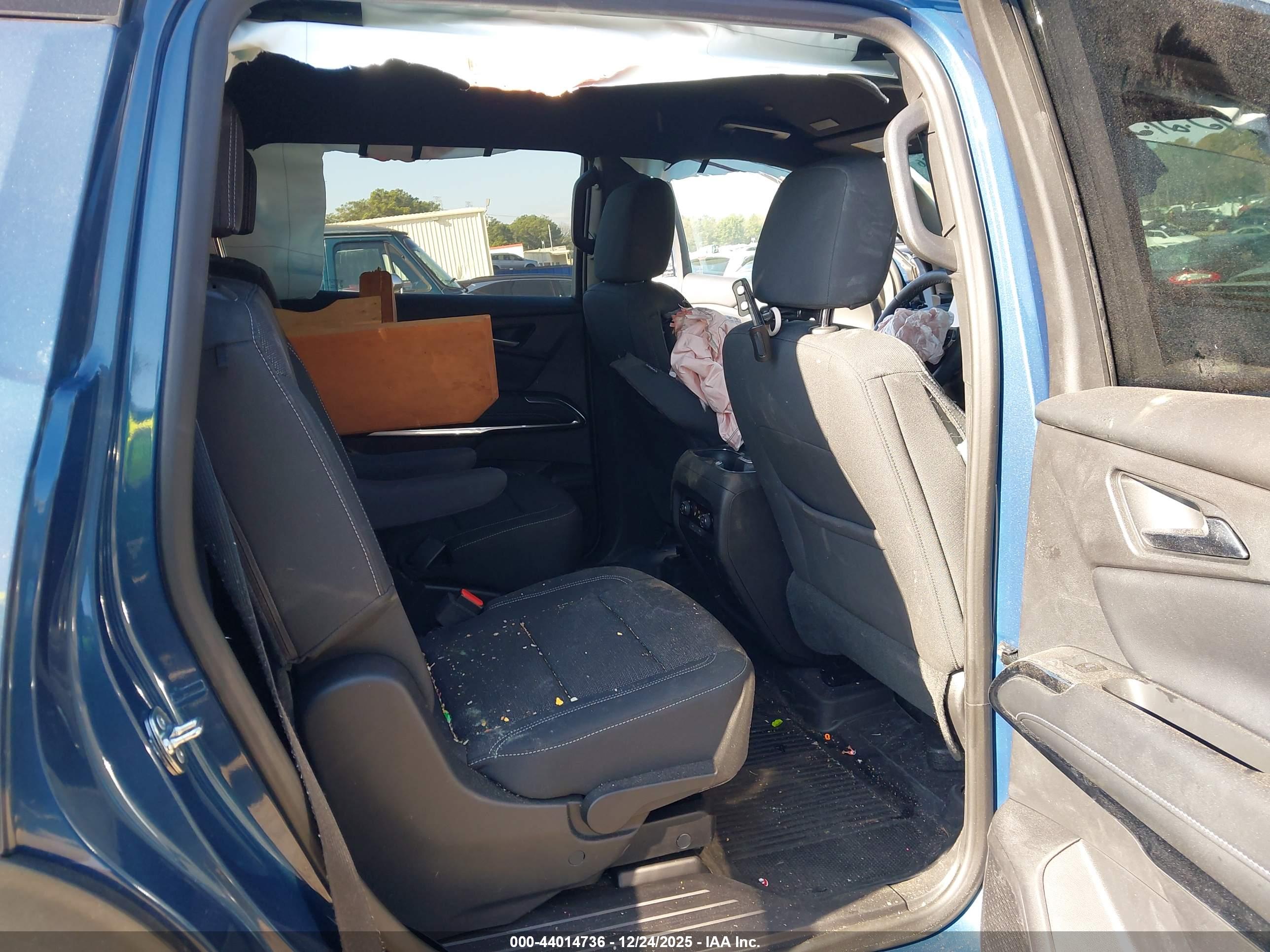 CHEVROLET TRAVERSE image 8