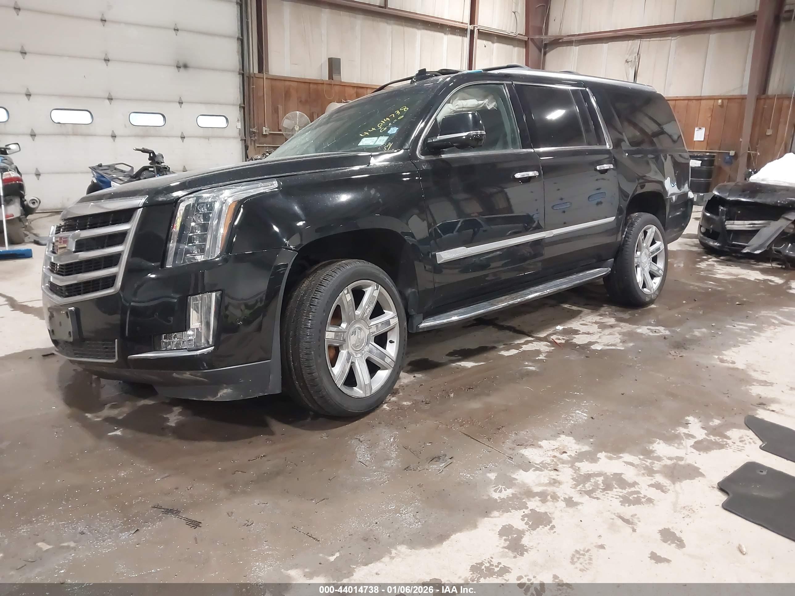 CADILLAC ESCALADE image 2