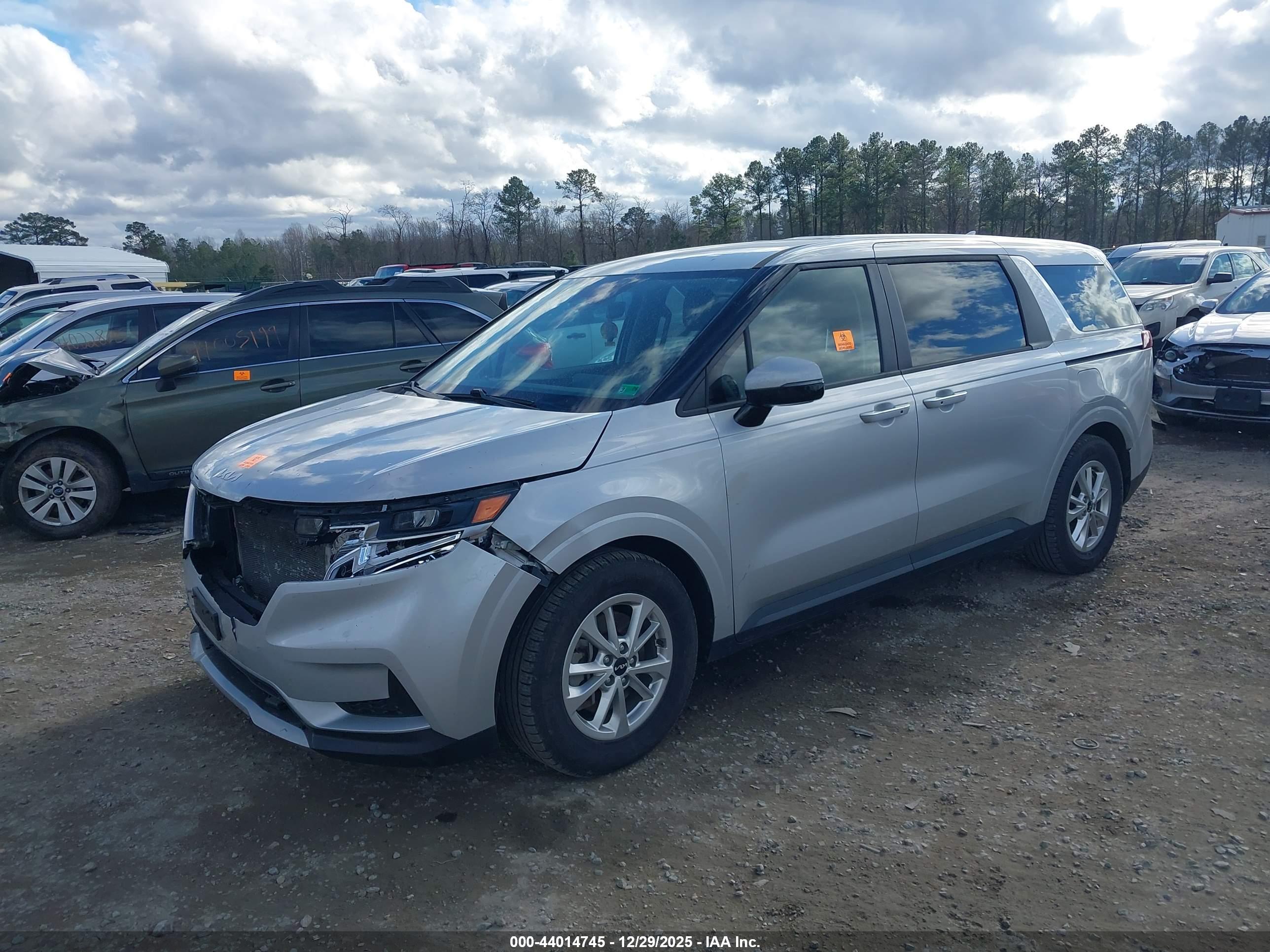 KIA CARNIVAL image 2