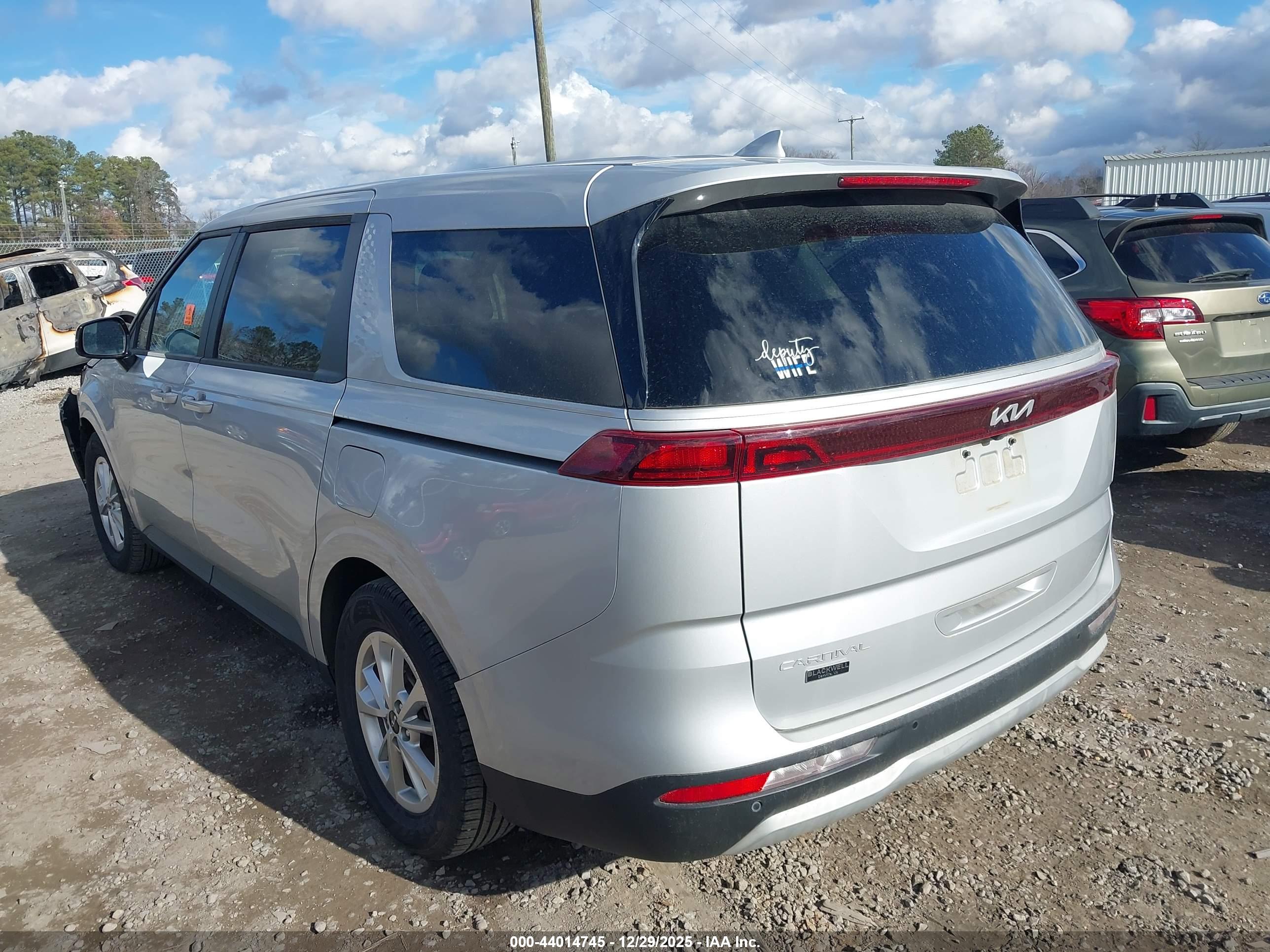 KIA CARNIVAL image 3