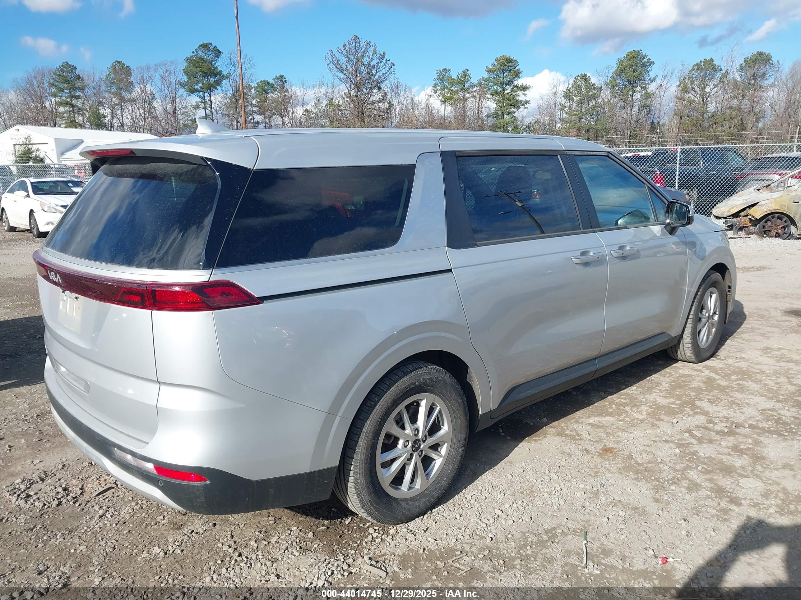 KIA CARNIVAL image 4