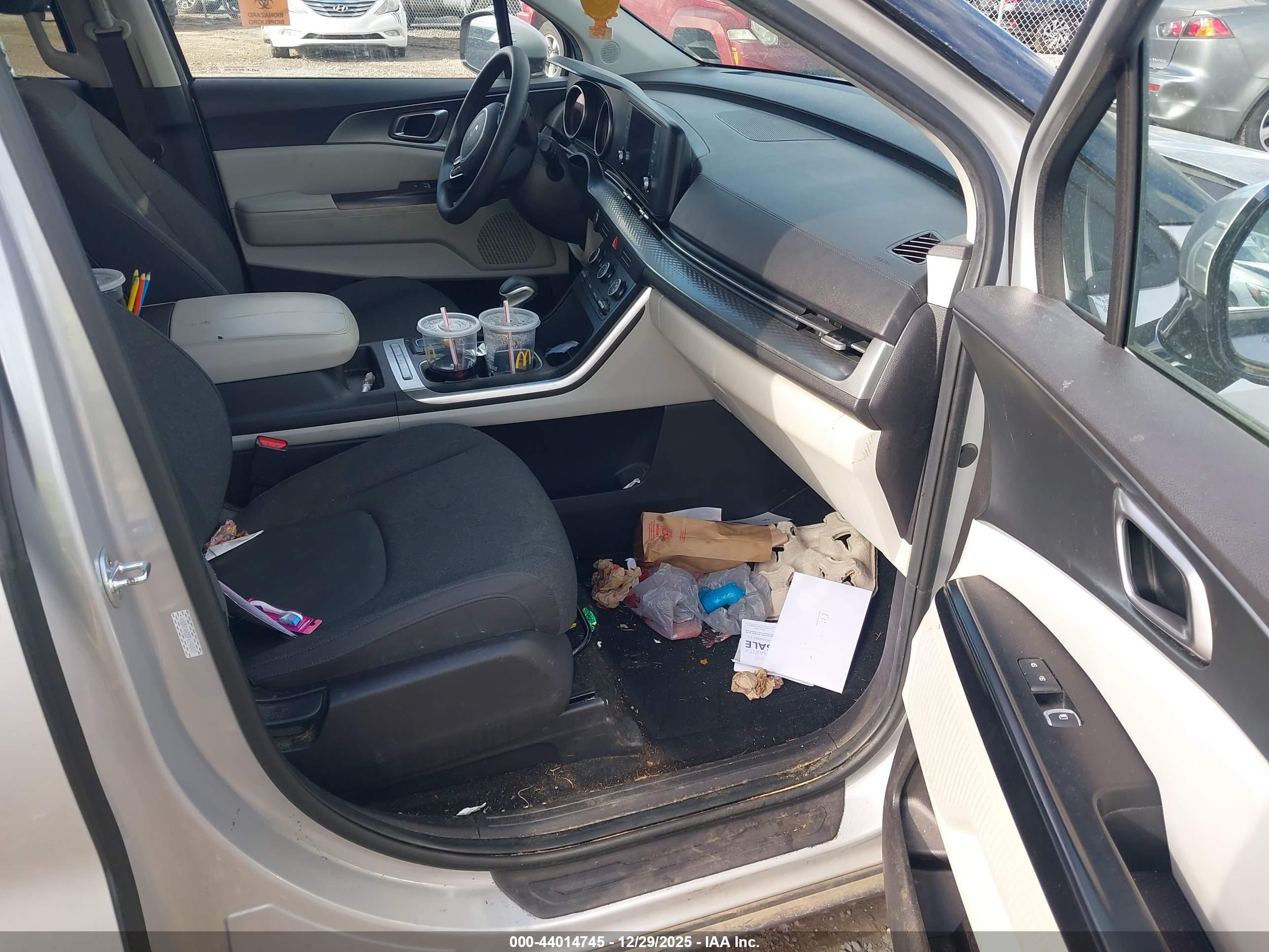 KIA CARNIVAL image 5